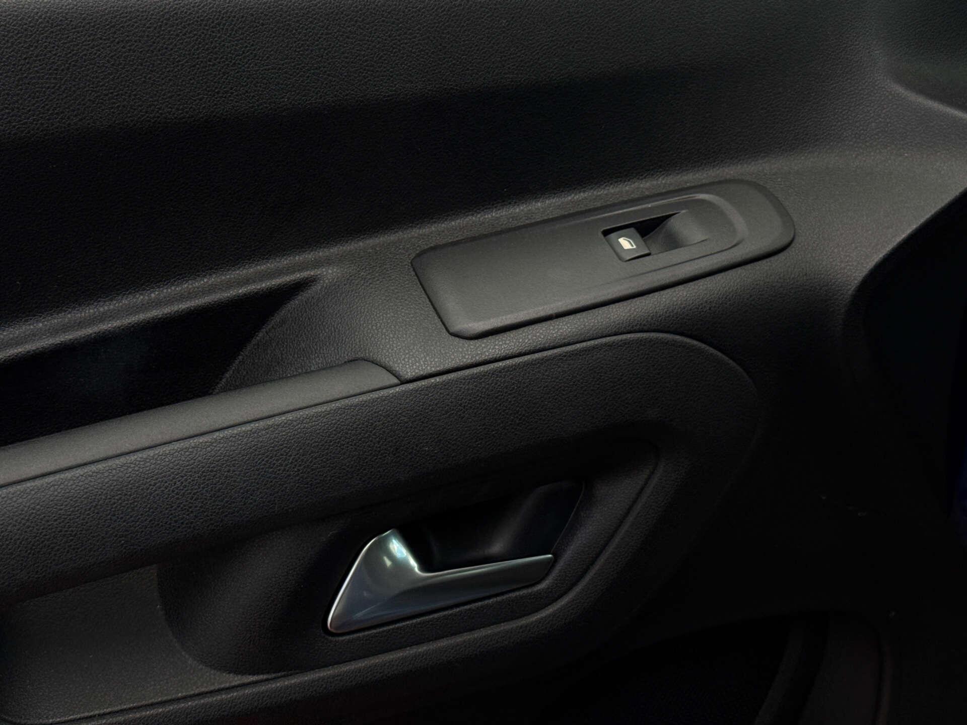 Vauxhall Combo Life view 37