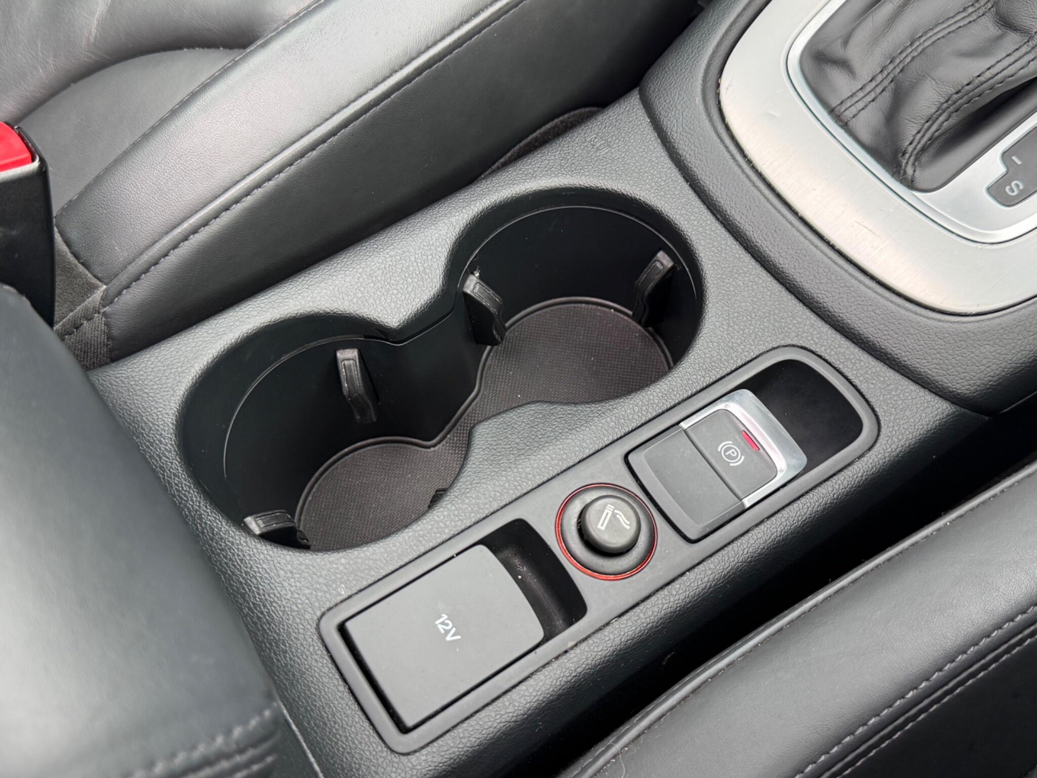 Audi Q3 view 43