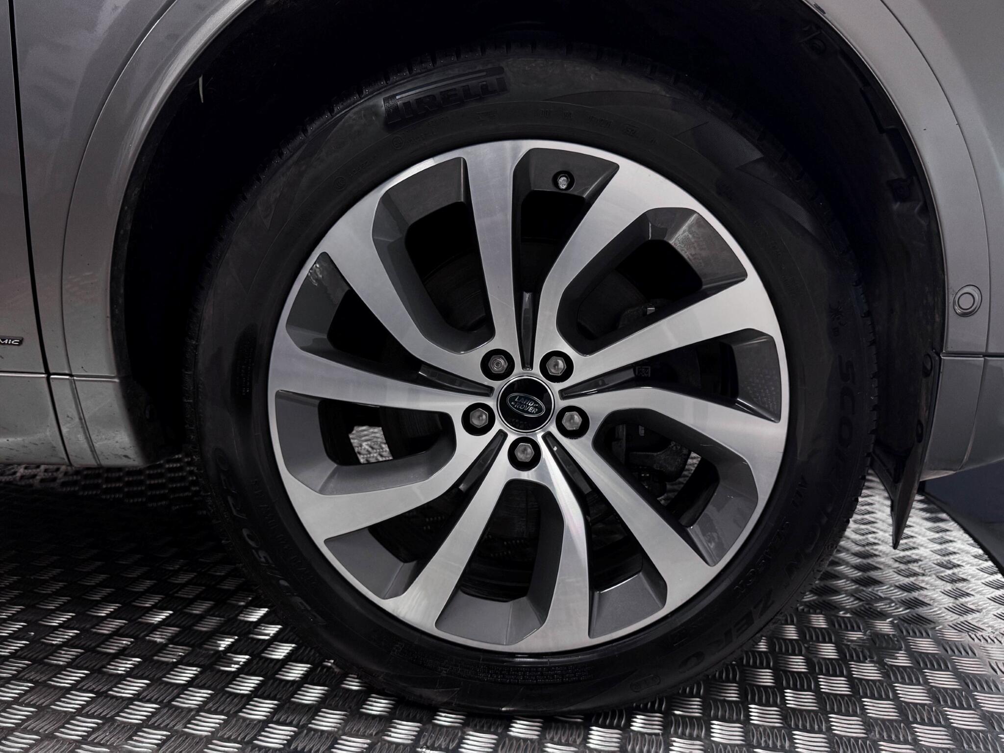 Land Rover Discovery Sport view 80