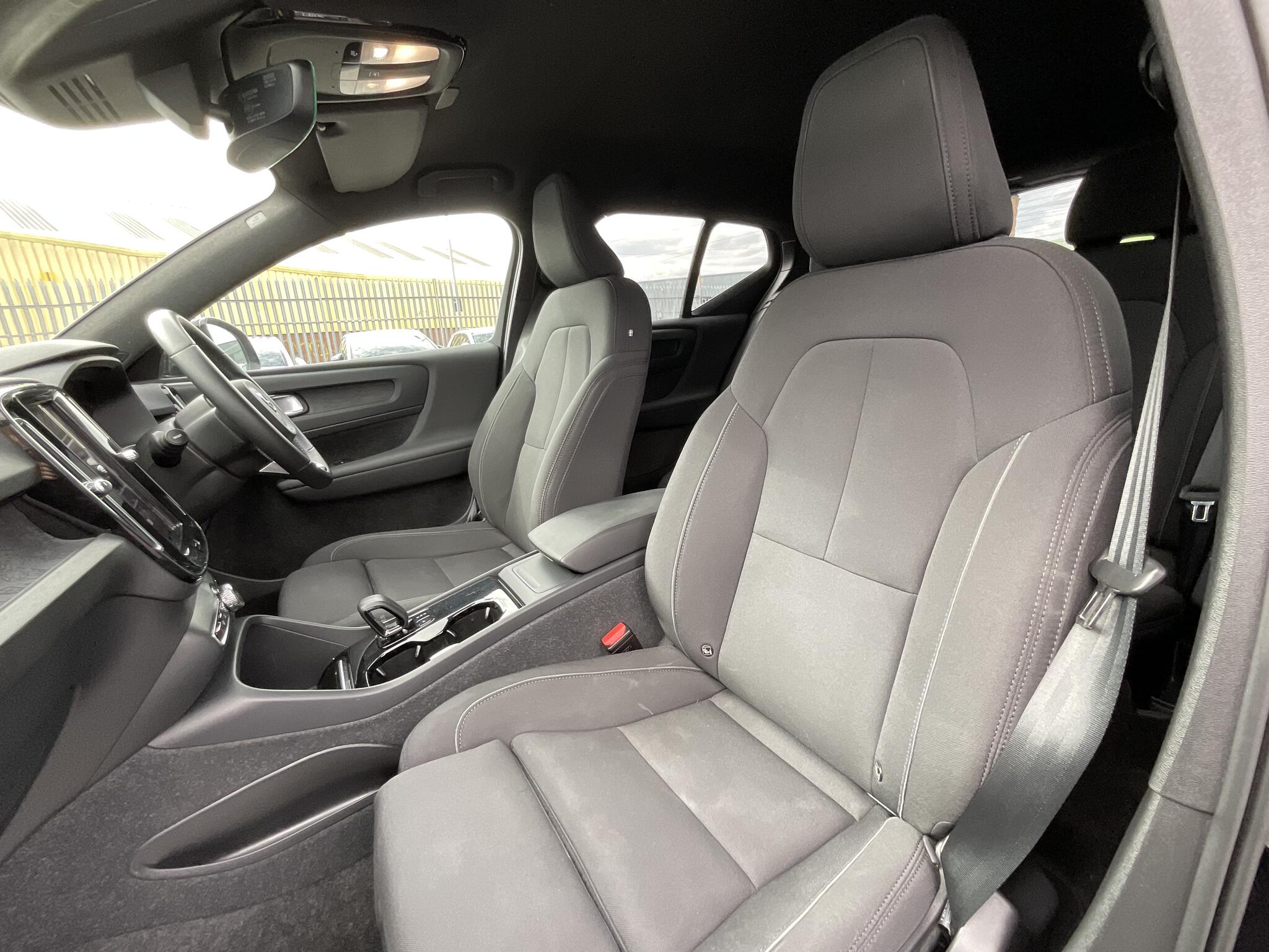 Volvo XC40 view 22