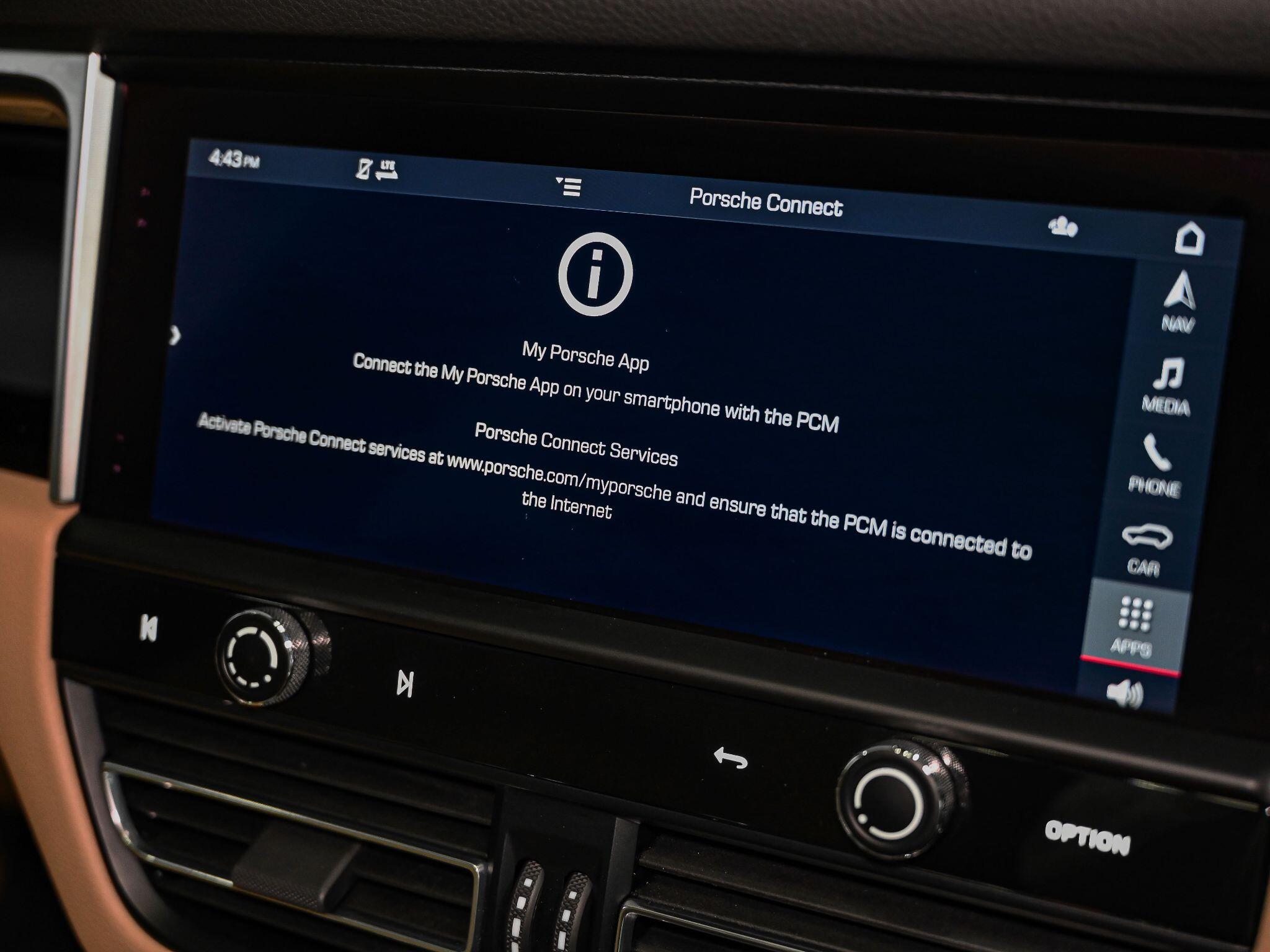 Porsche Macan view 12