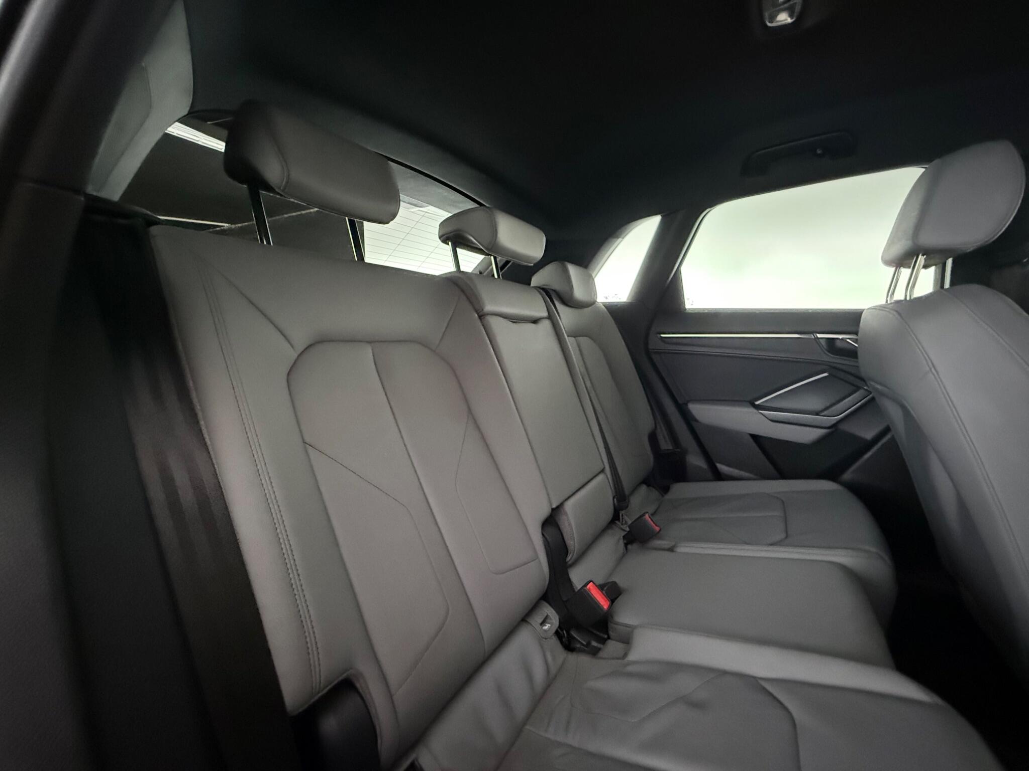 Audi Q3 view 28