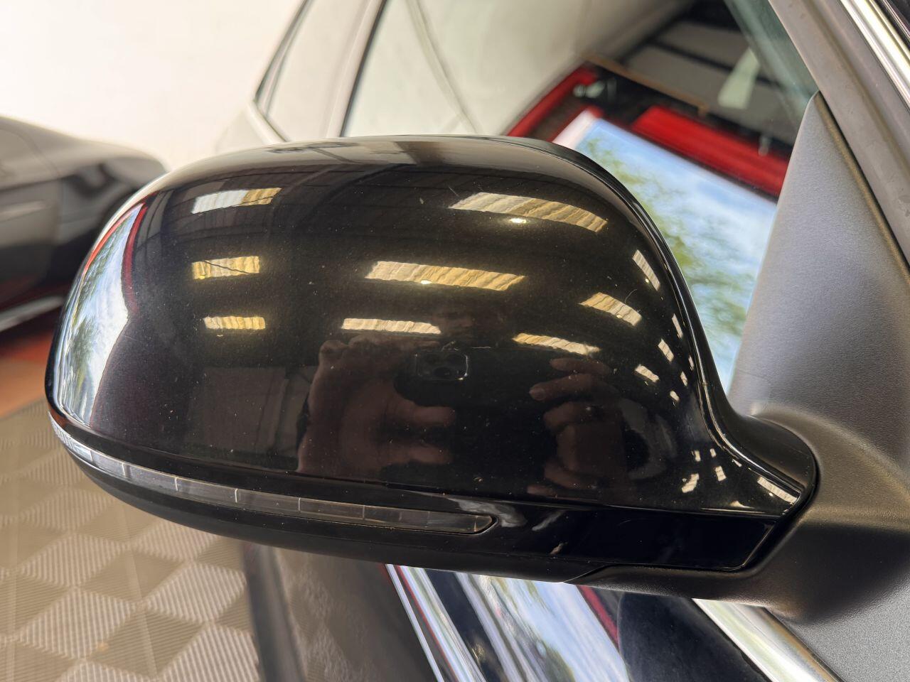 Audi Q3 view 24
