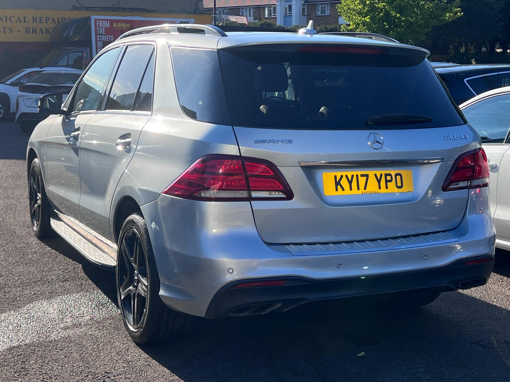 Mercedes-Benz Gle view 15