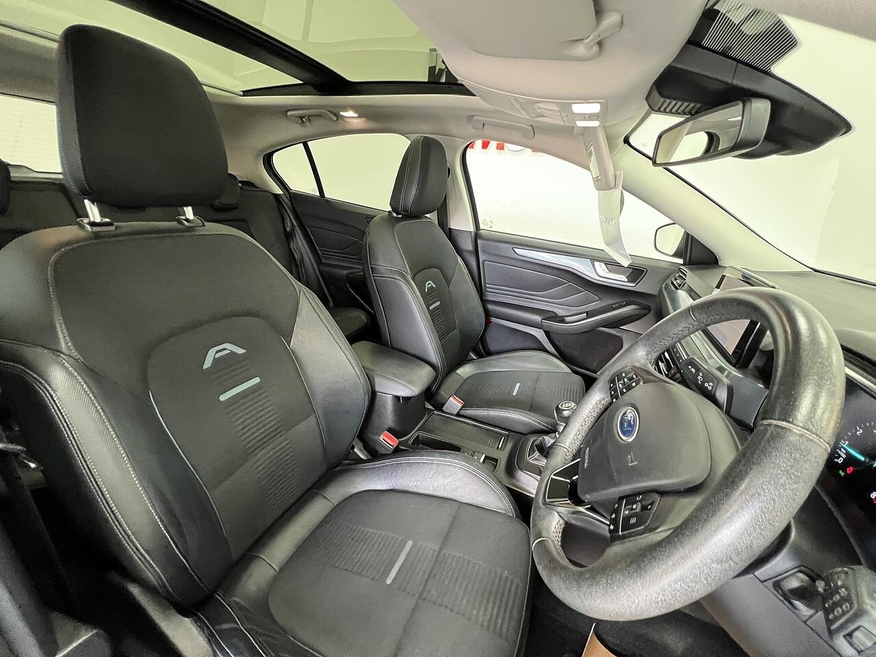 Ford Focus view 14