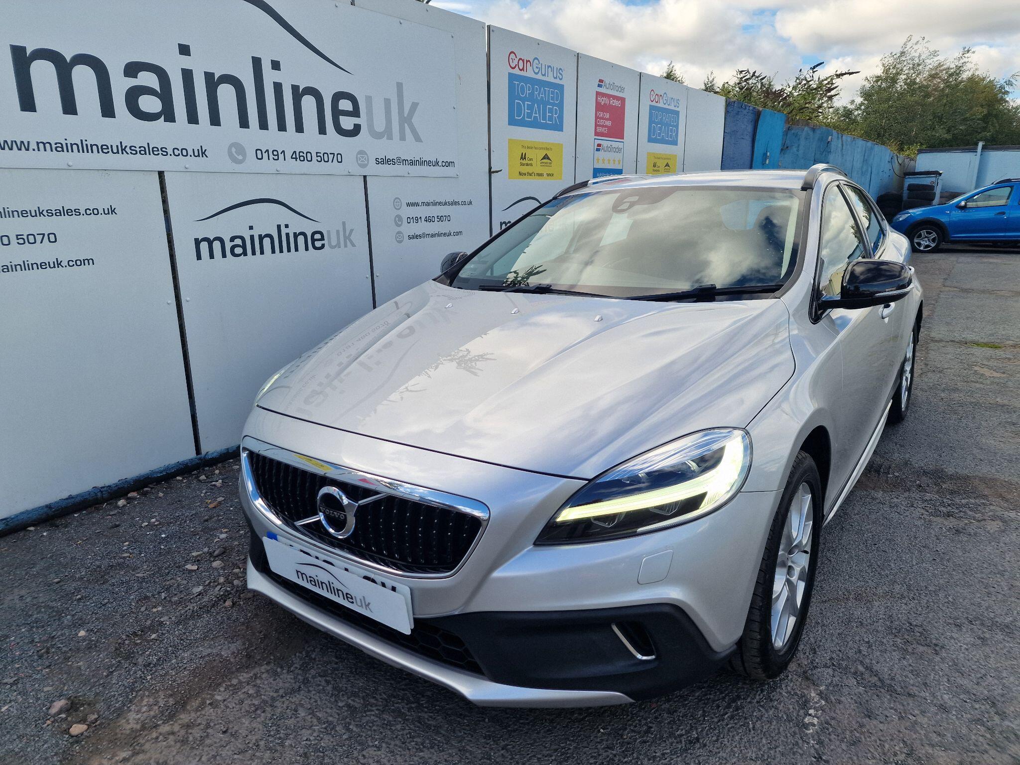 Volvo V40 Cross Country view 4