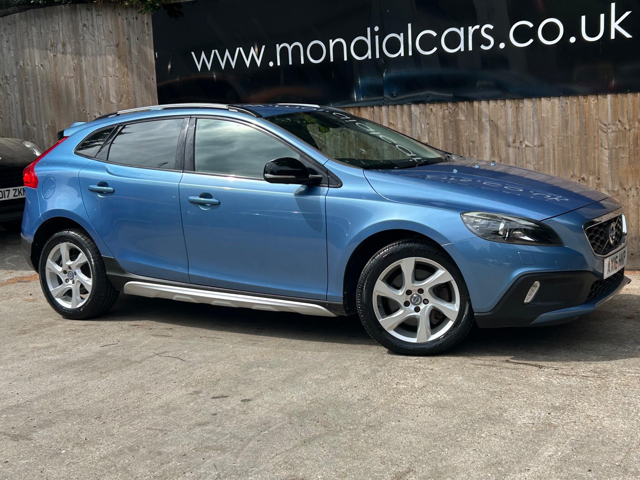 Volvo V40 Cross Country view 11
