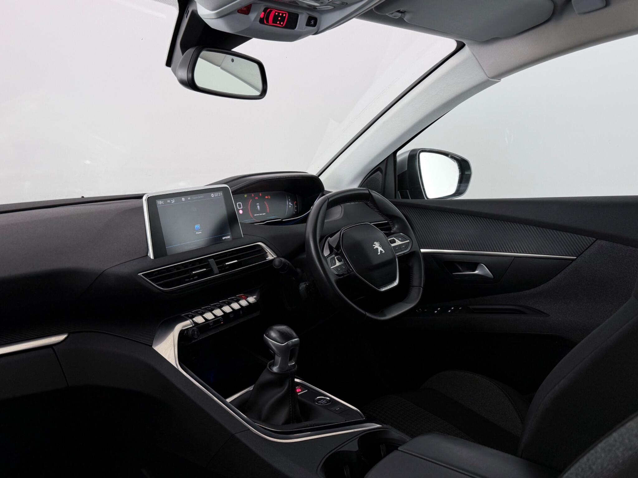 Peugeot 5008 view 4