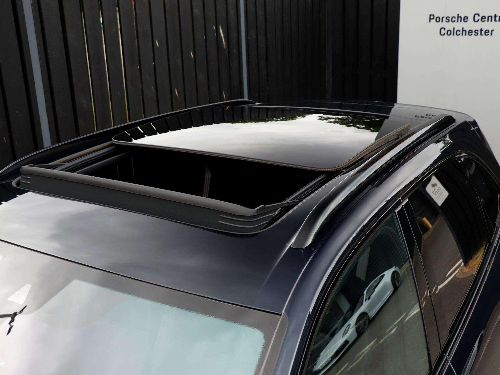 Porsche Cayenne view 36