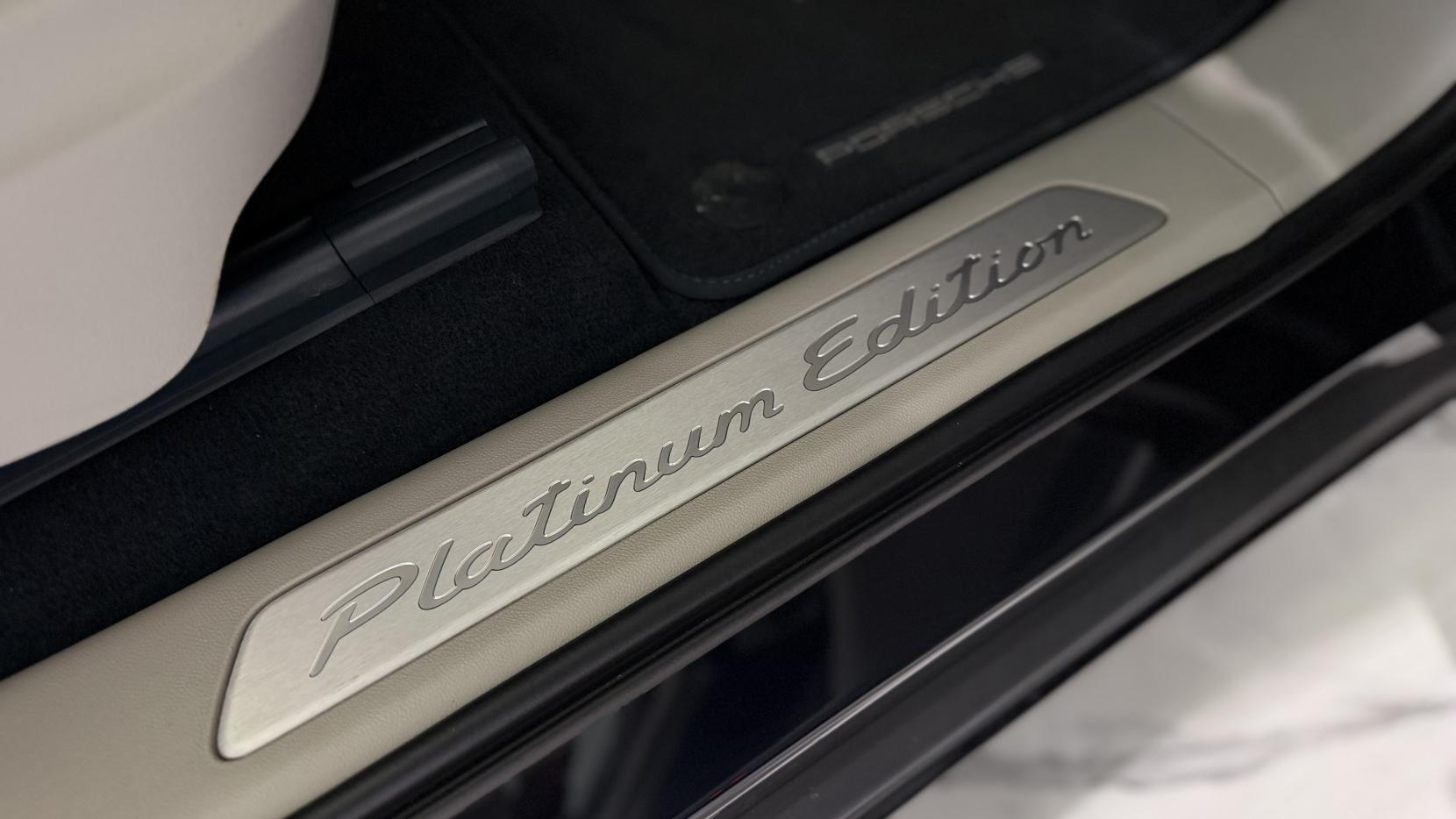 Porsche Cayenne view 33