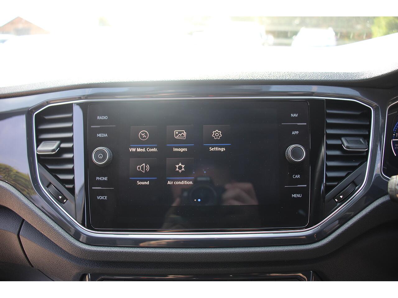 Volkswagen T-Roc view 23