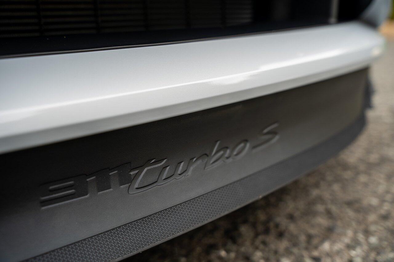 Porsche 911 view 40