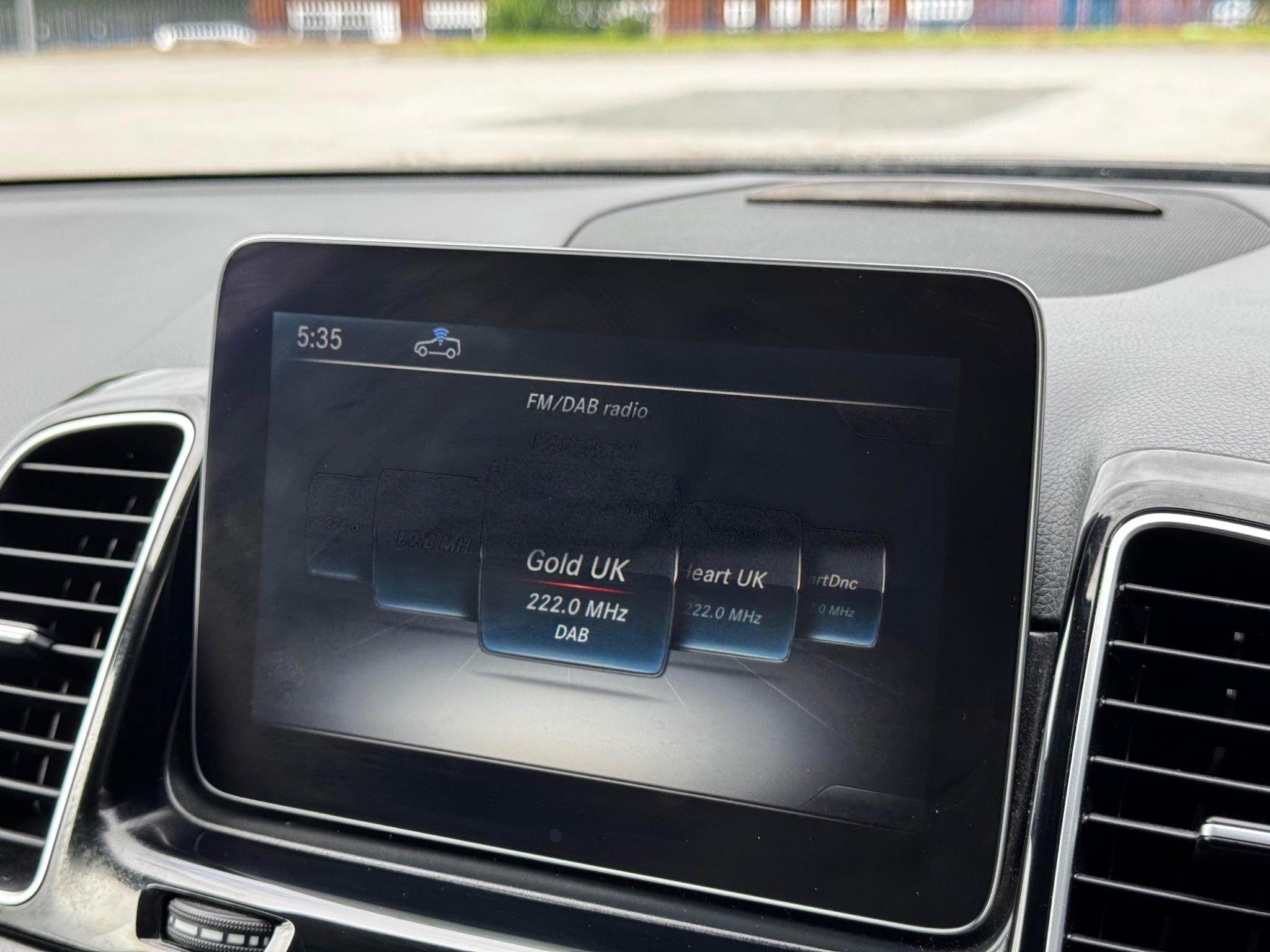 Mercedes-Benz Gle view 25