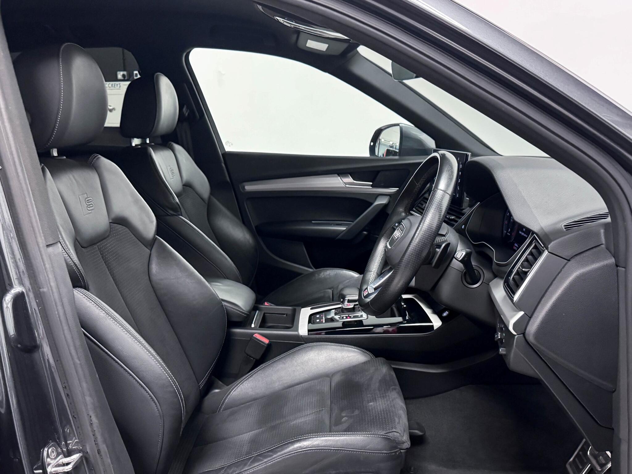 Audi Q5 view 29
