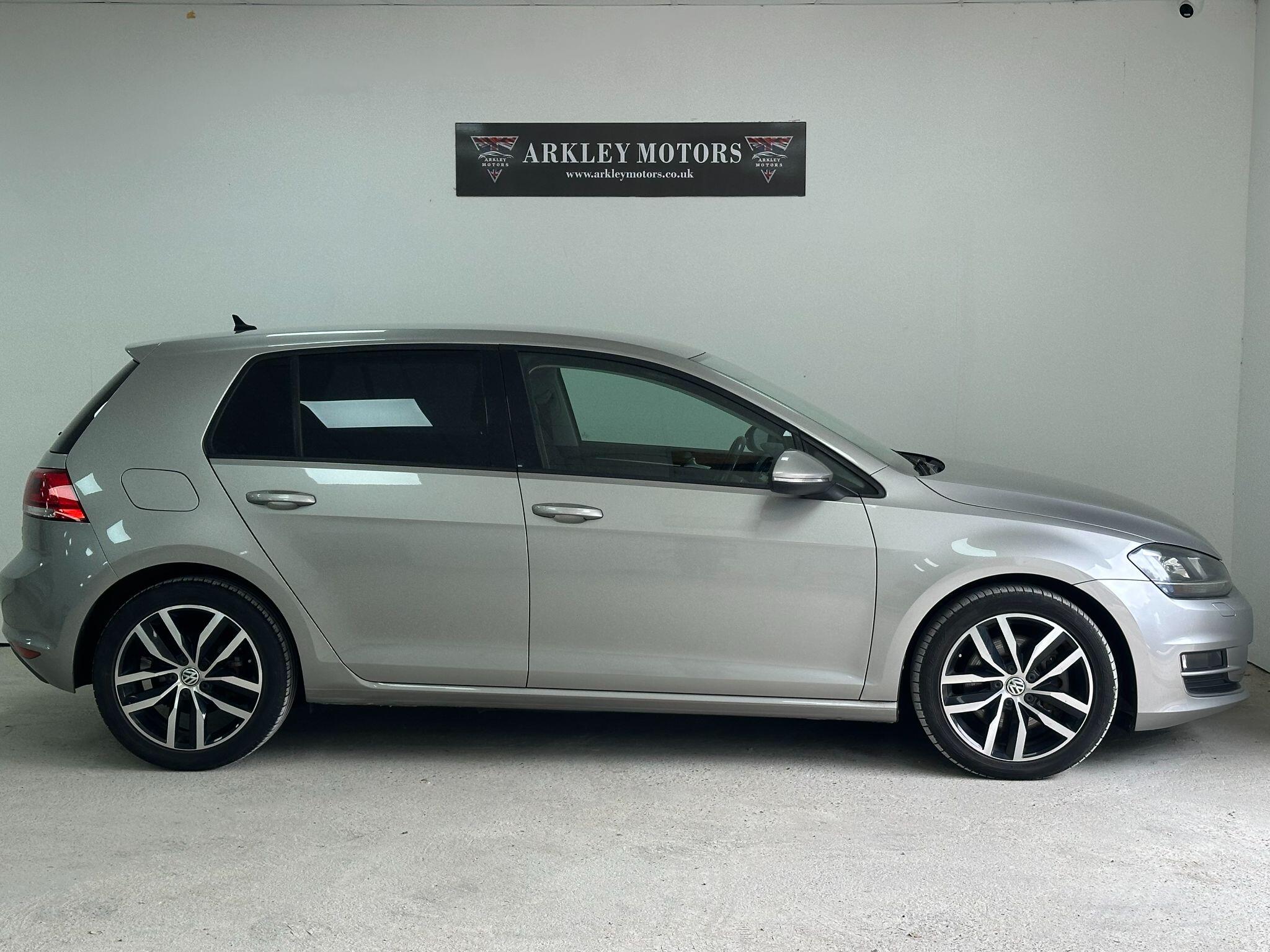 2014 Volkswagen Golf image 8