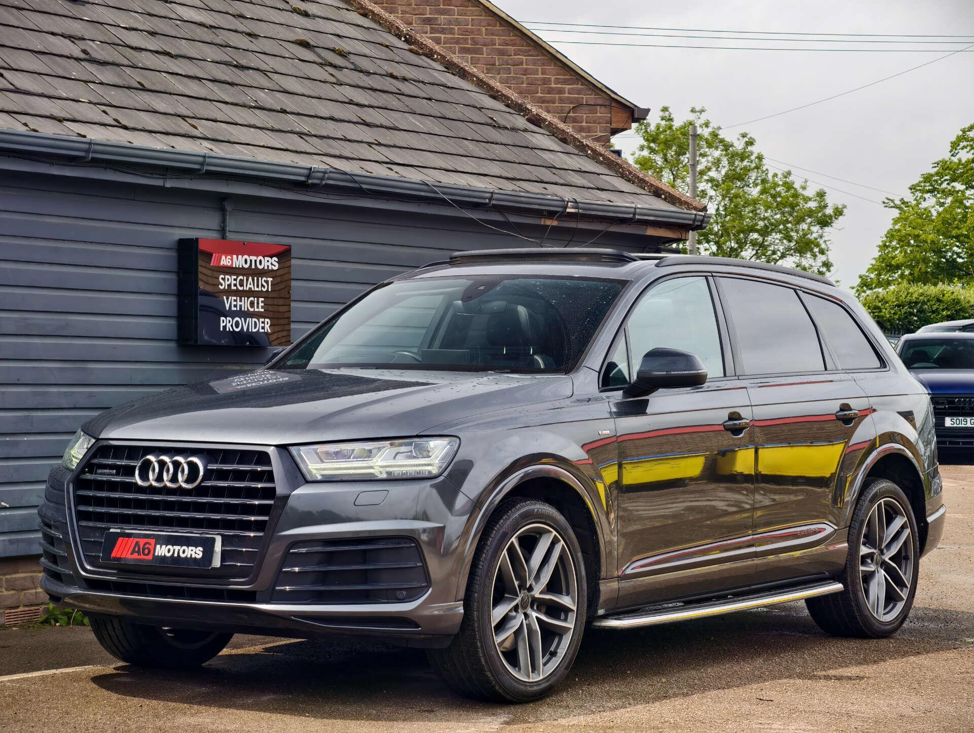 Audi Q7 view 12