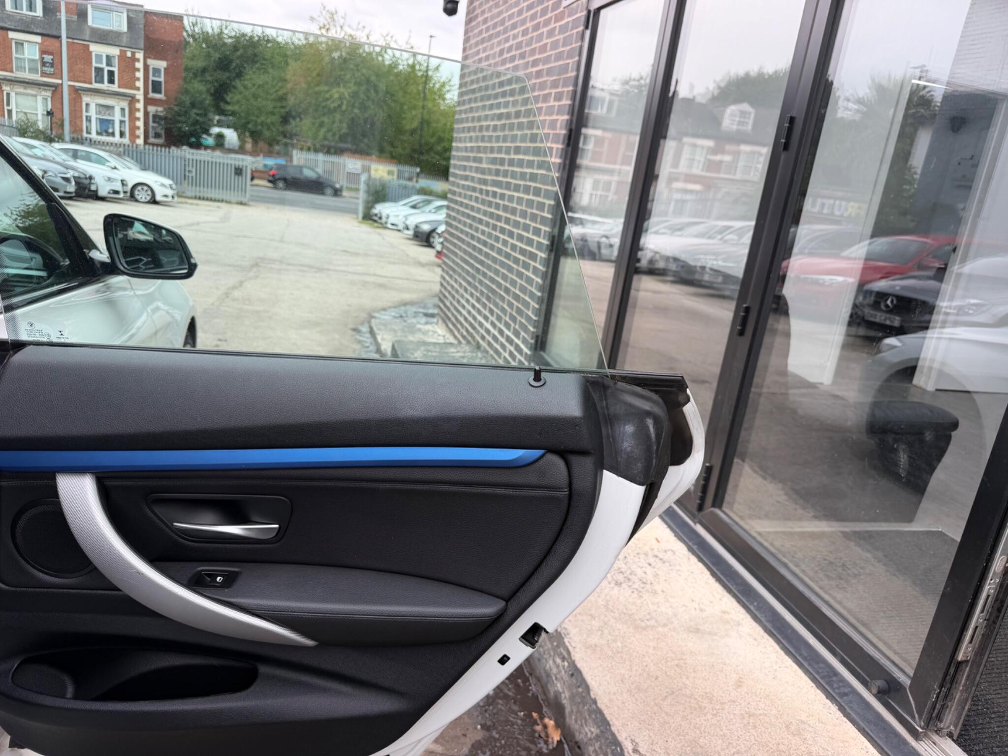 BMW 3 Series view 19