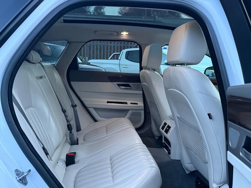 Jaguar XF view 65