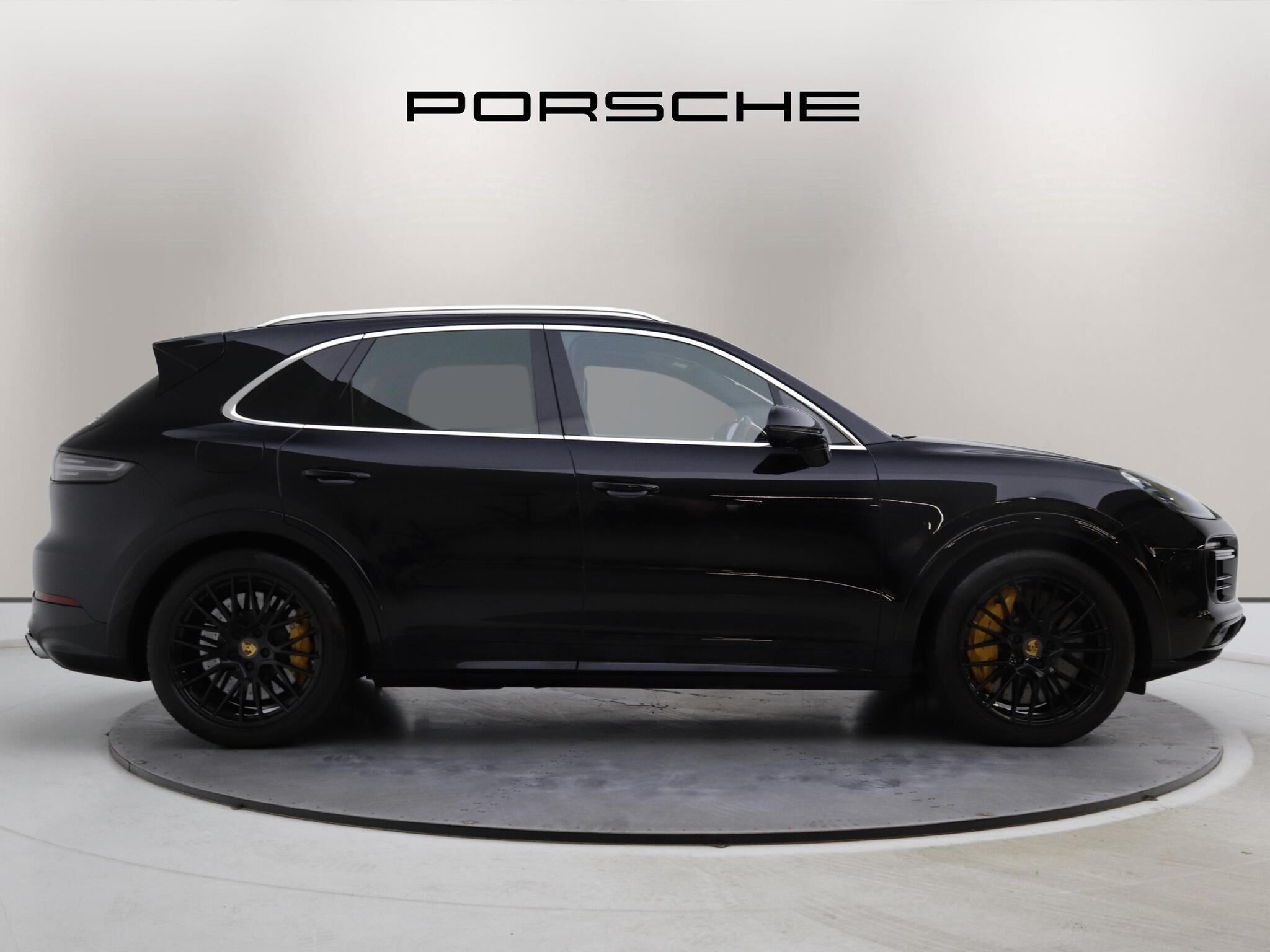 Porsche Cayenne view 3