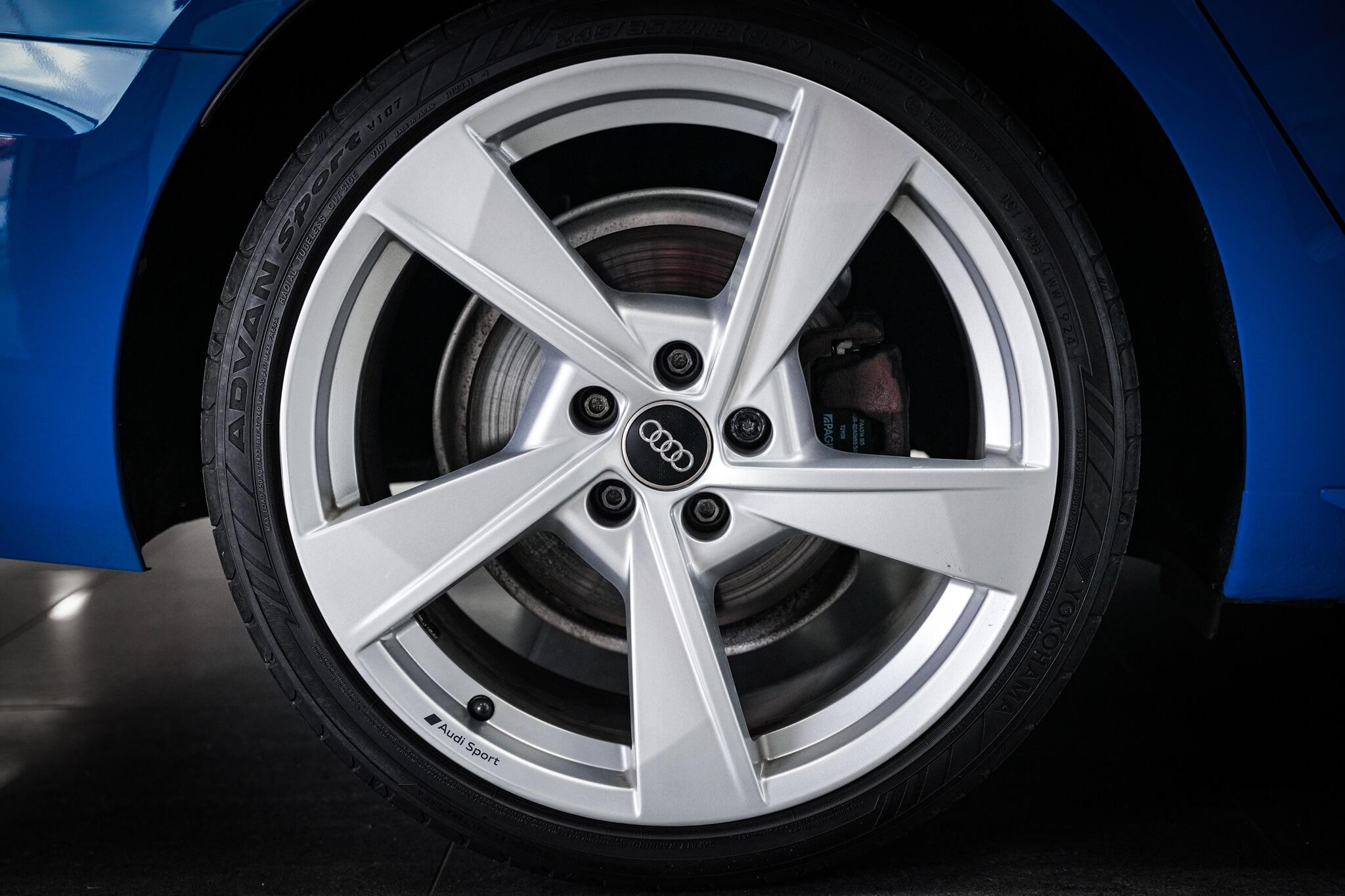 Audi A4 view 27