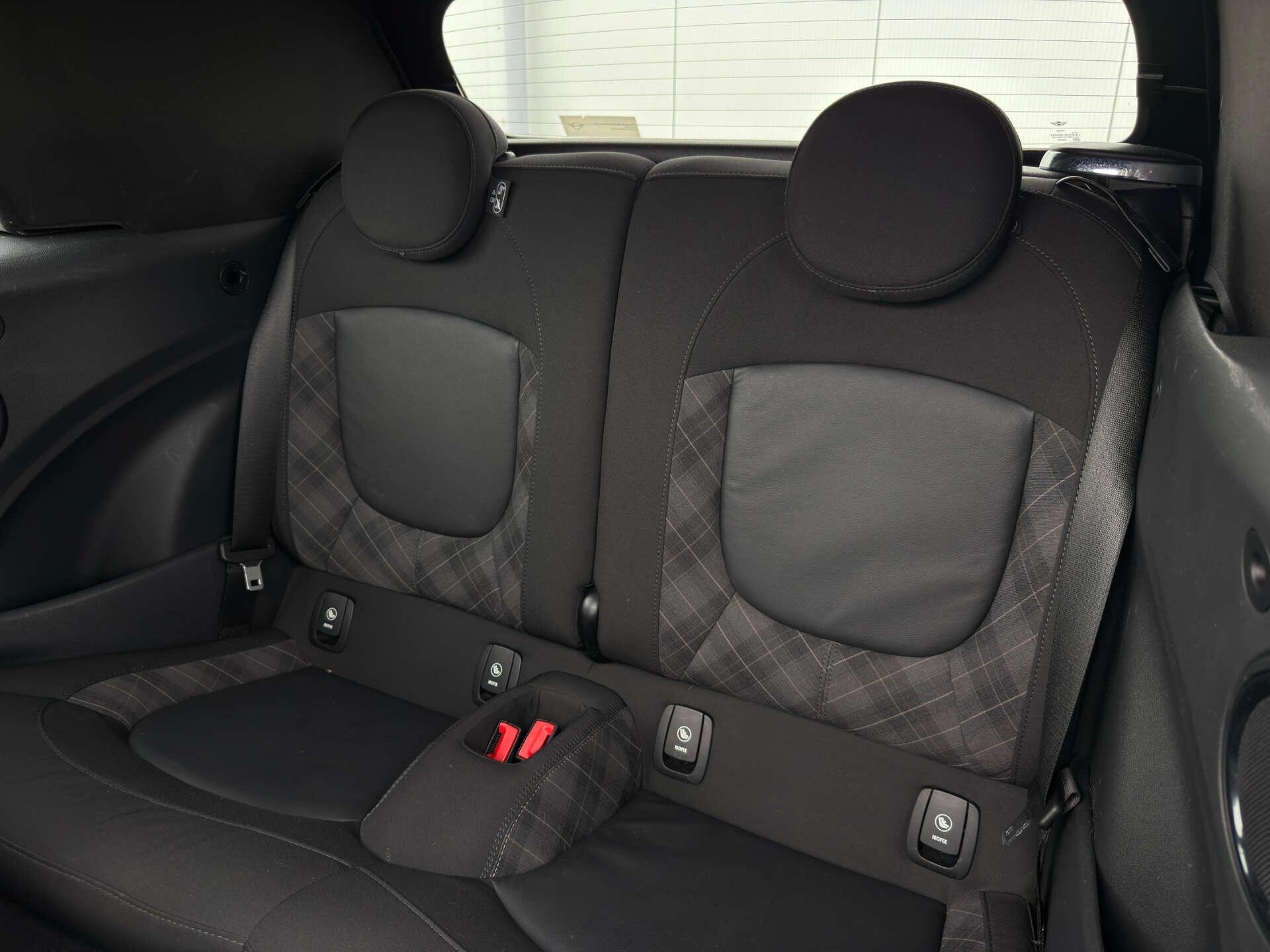 Mini Convertible view 32