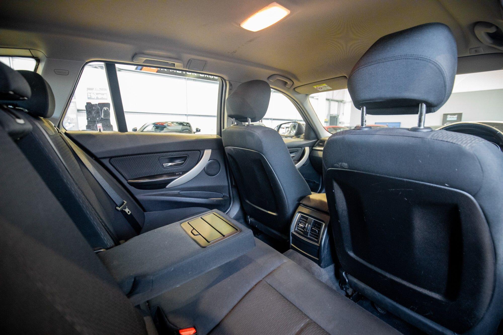 BMW 3 Series view 12