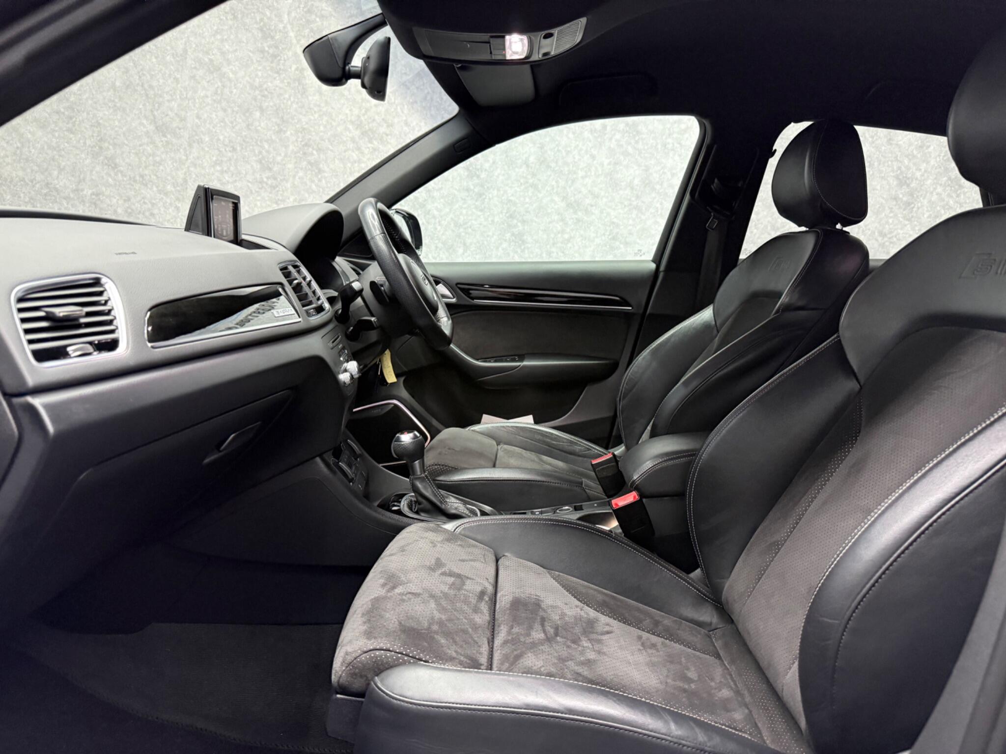 Audi Q3 view 3