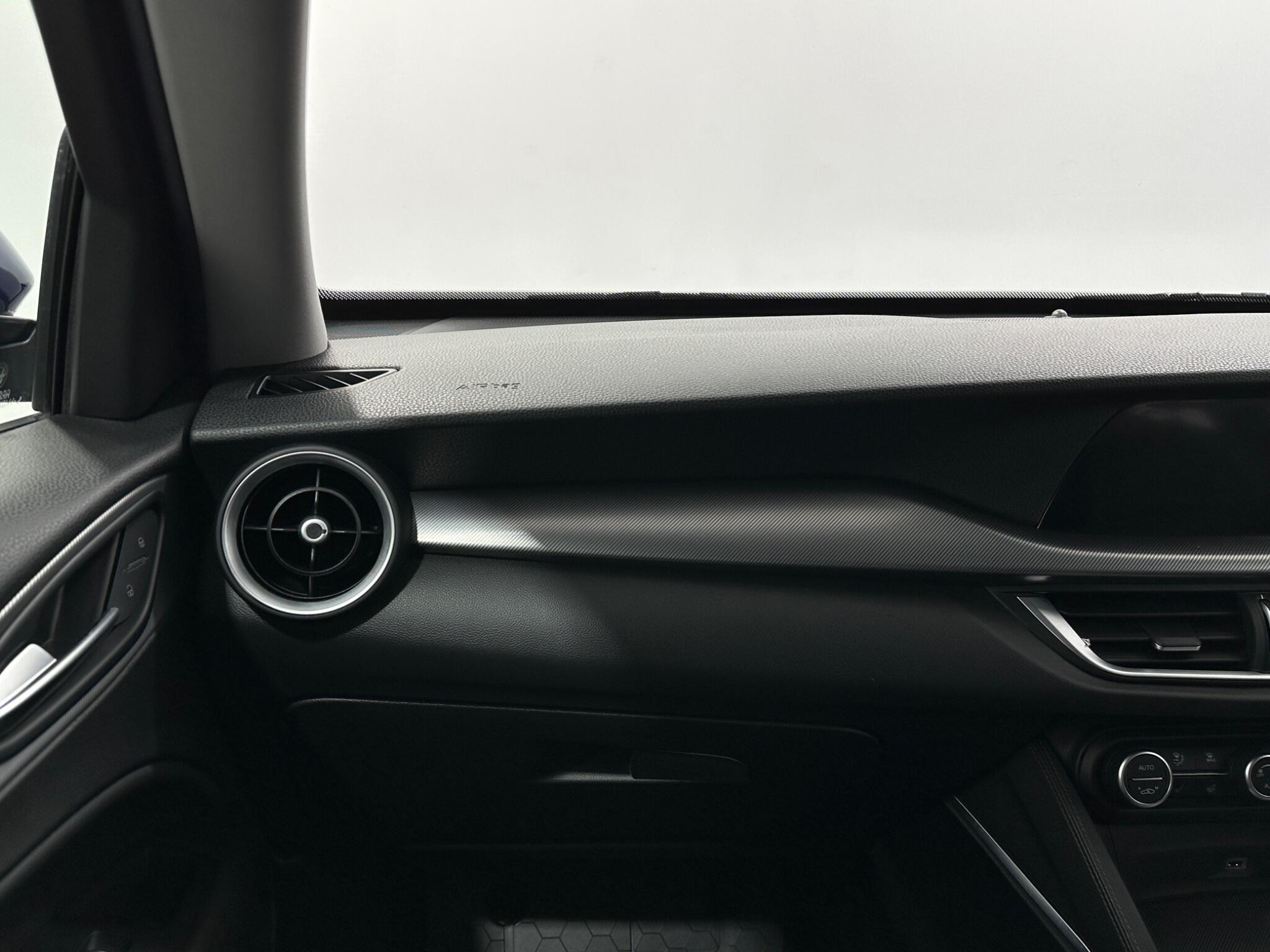 Alfa Romeo Stelvio view 28