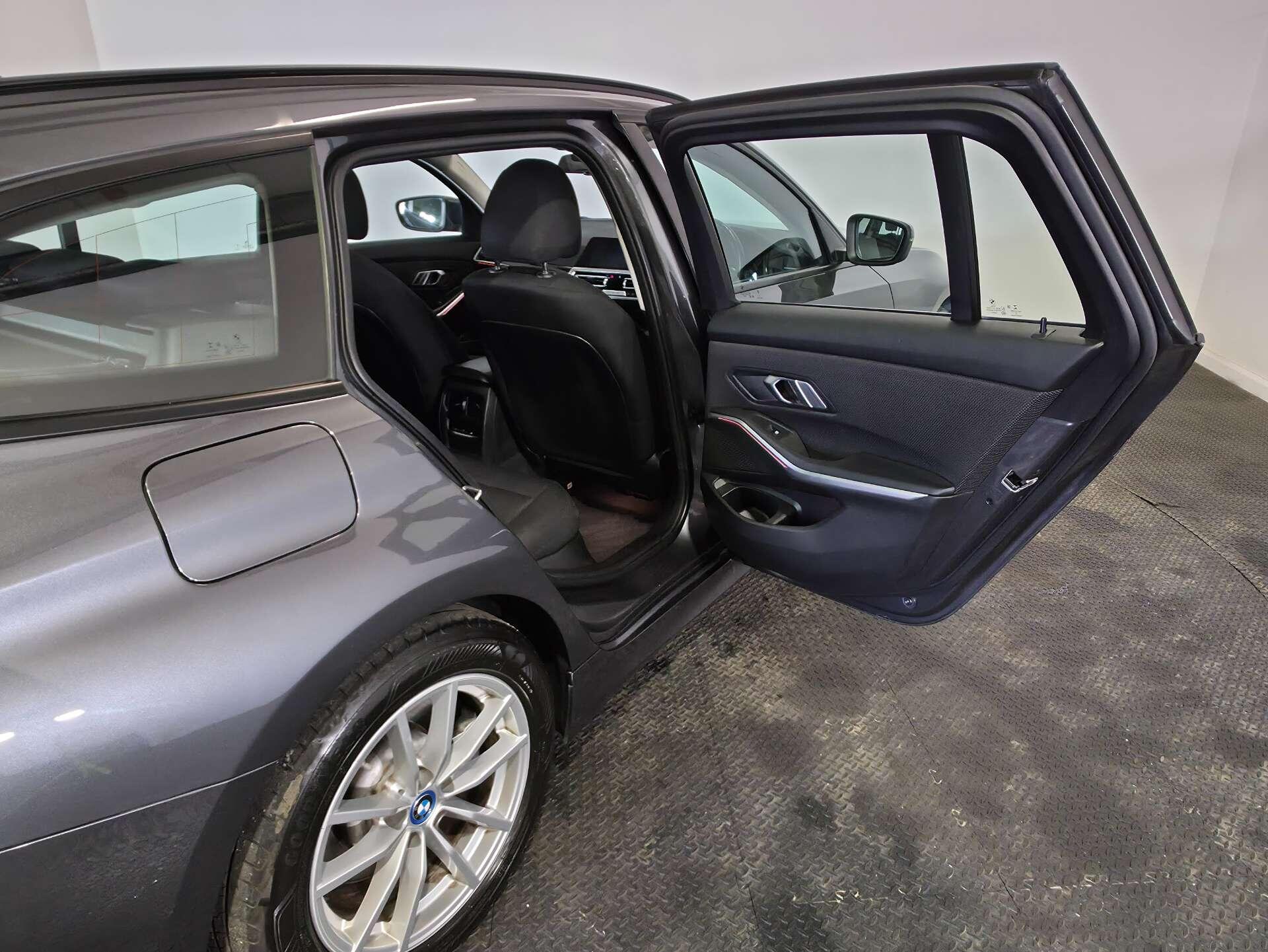 BMW 3 Series view 60