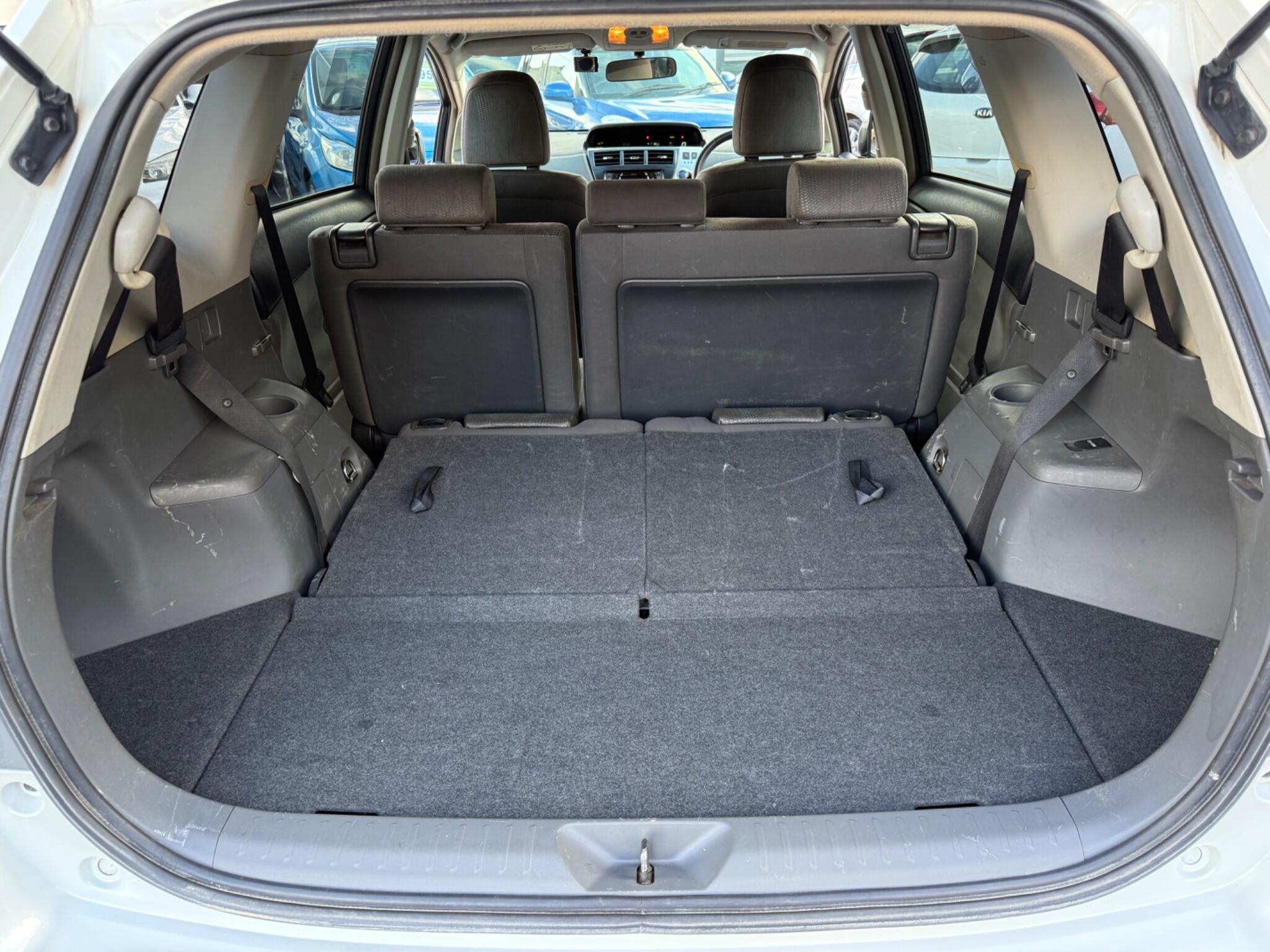 Toyota Prius+ - Image 48