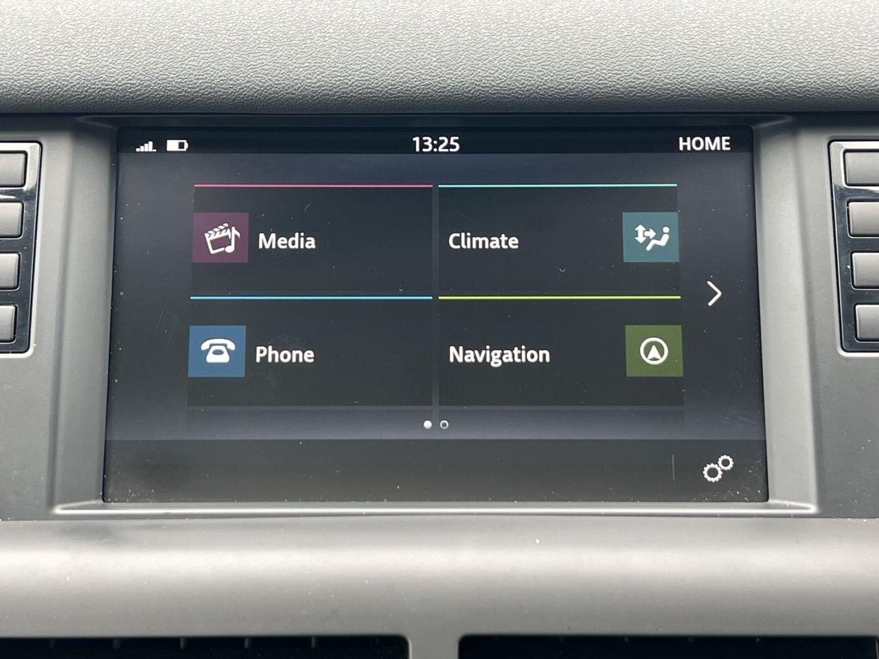 Land Rover Discovery Sport view 46