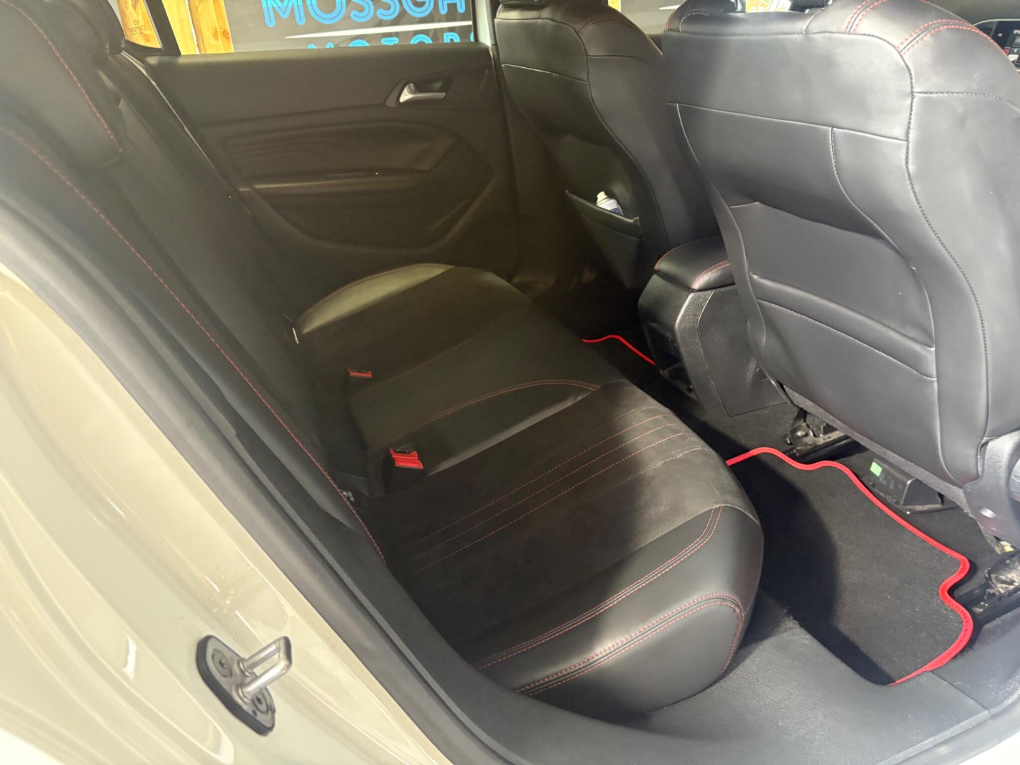 Peugeot 308 view 18