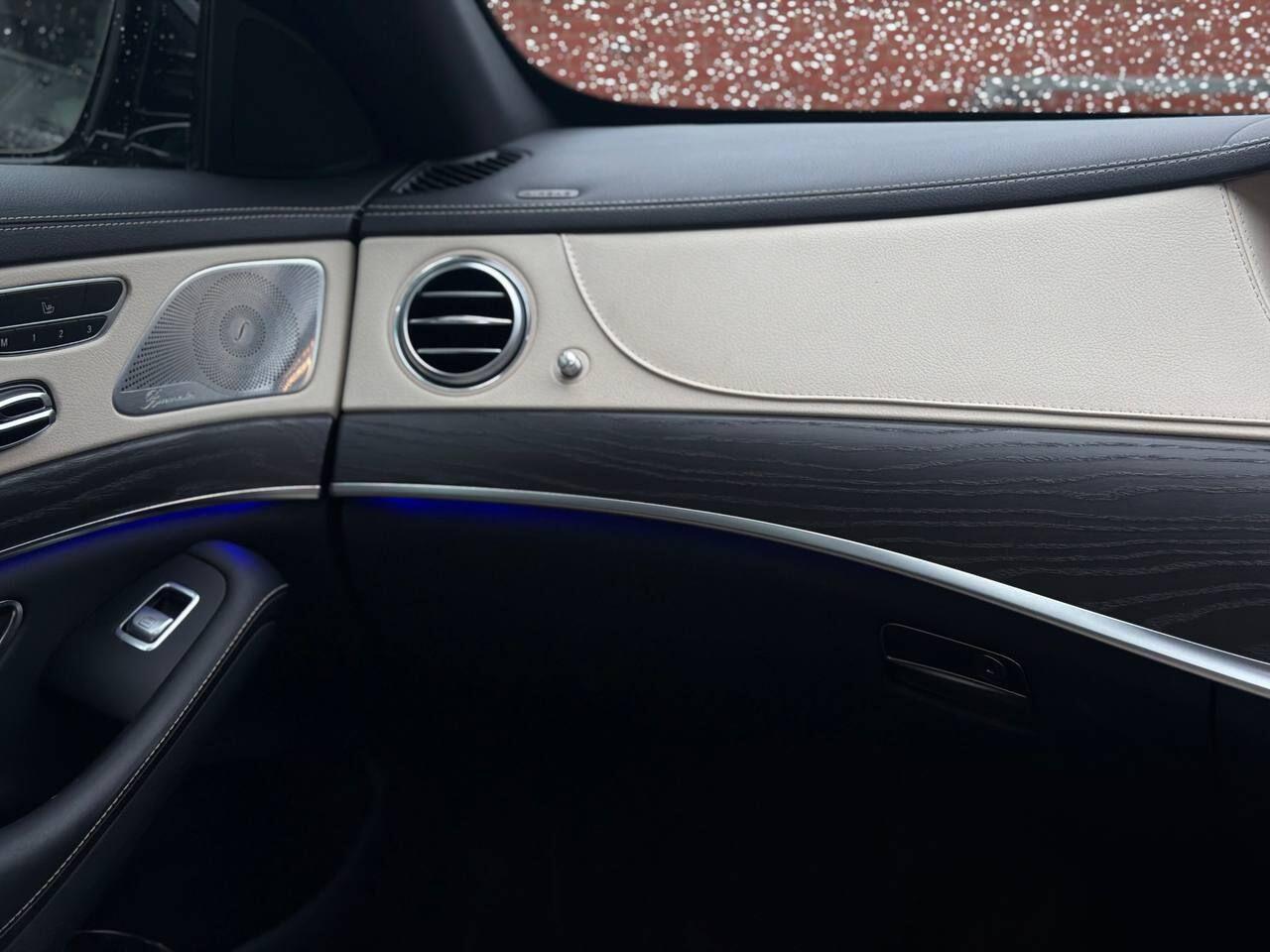 Mercedes-Benz S-Class view 27