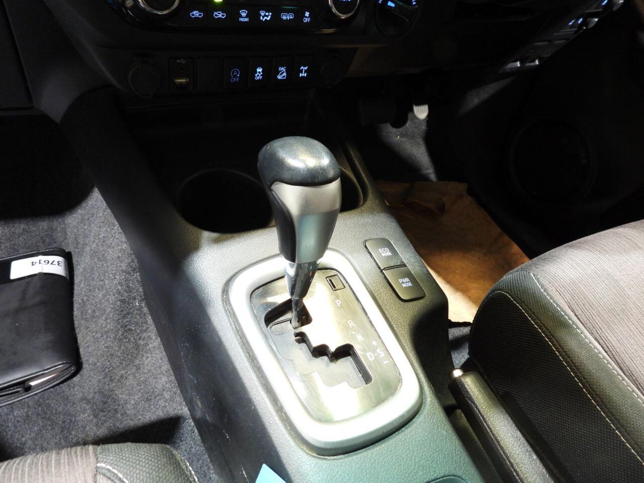 Toyota Hilux view 41
