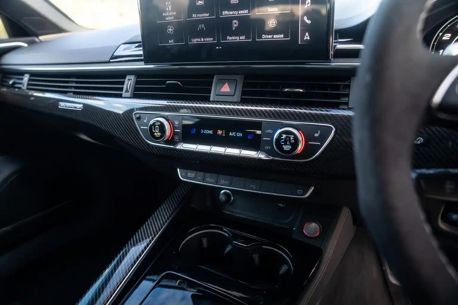 Audi RS4 Avant view 28