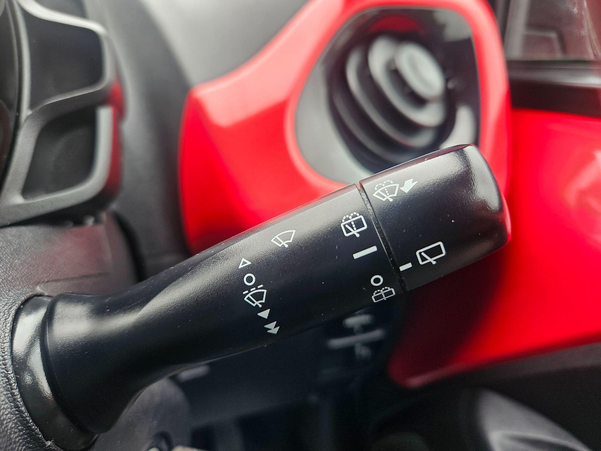 2015 Toyota AYGO image 29