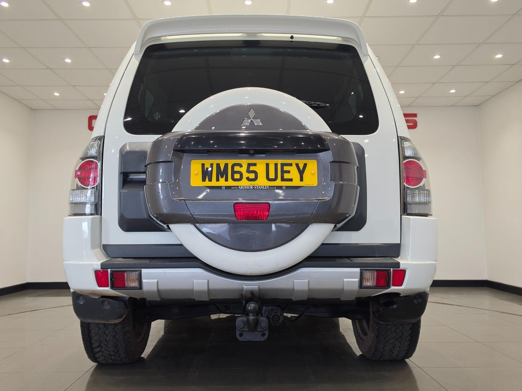 Mitsubishi Shogun view 11