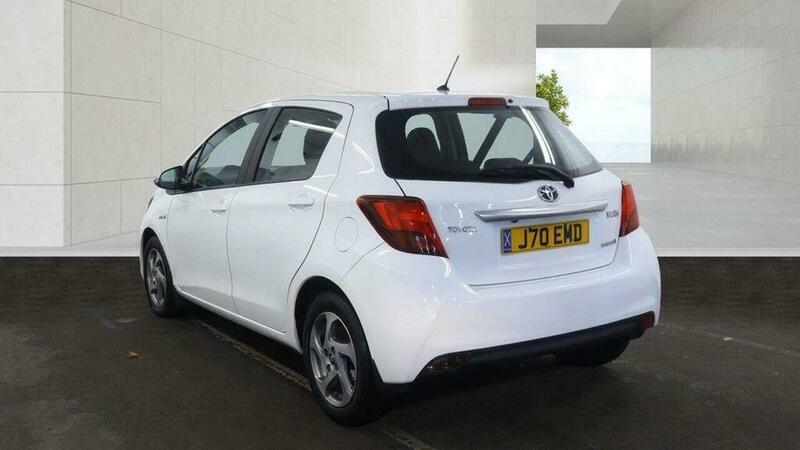 Toyota Yaris view 3