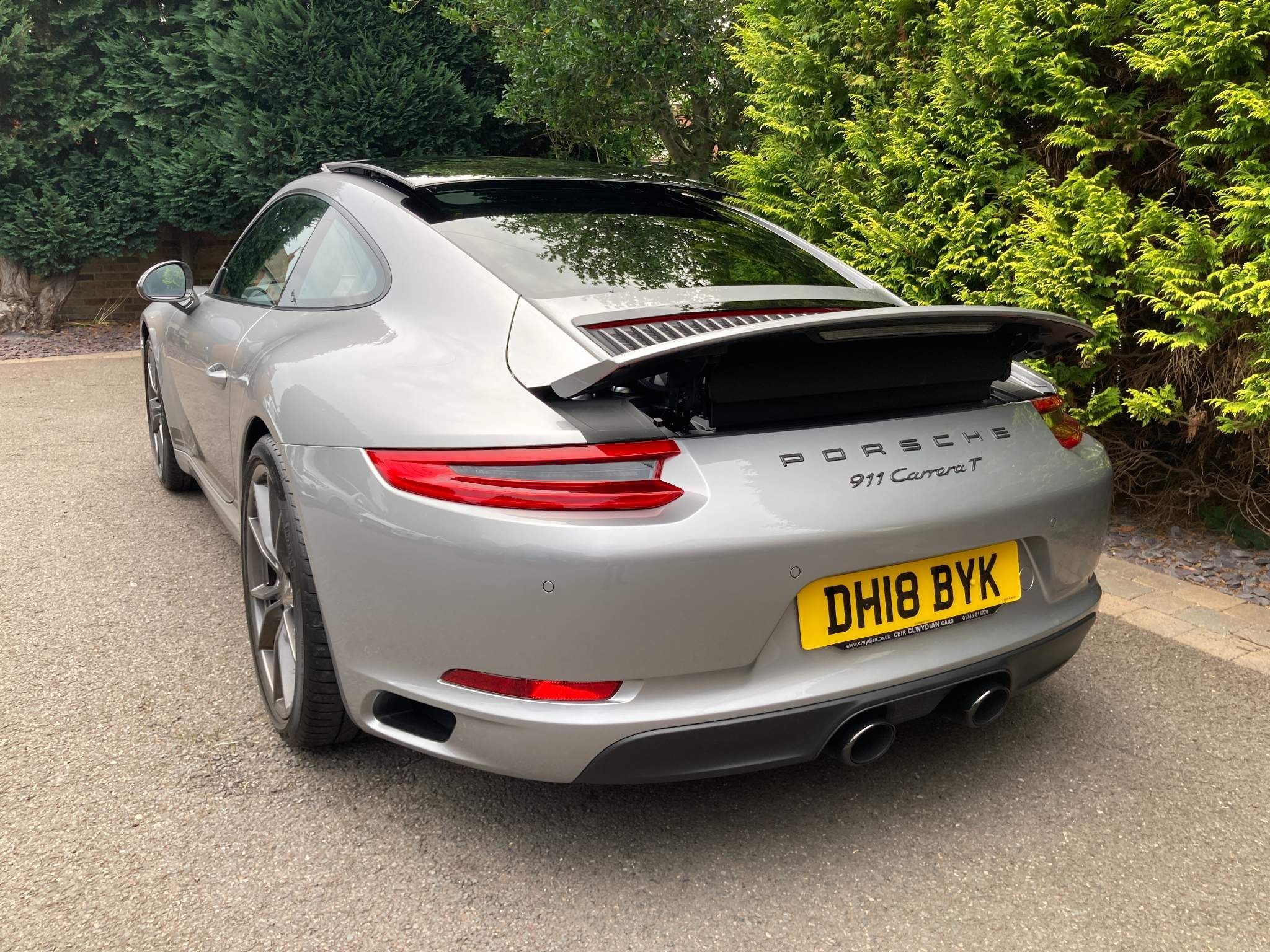 Porsche 911 view 17