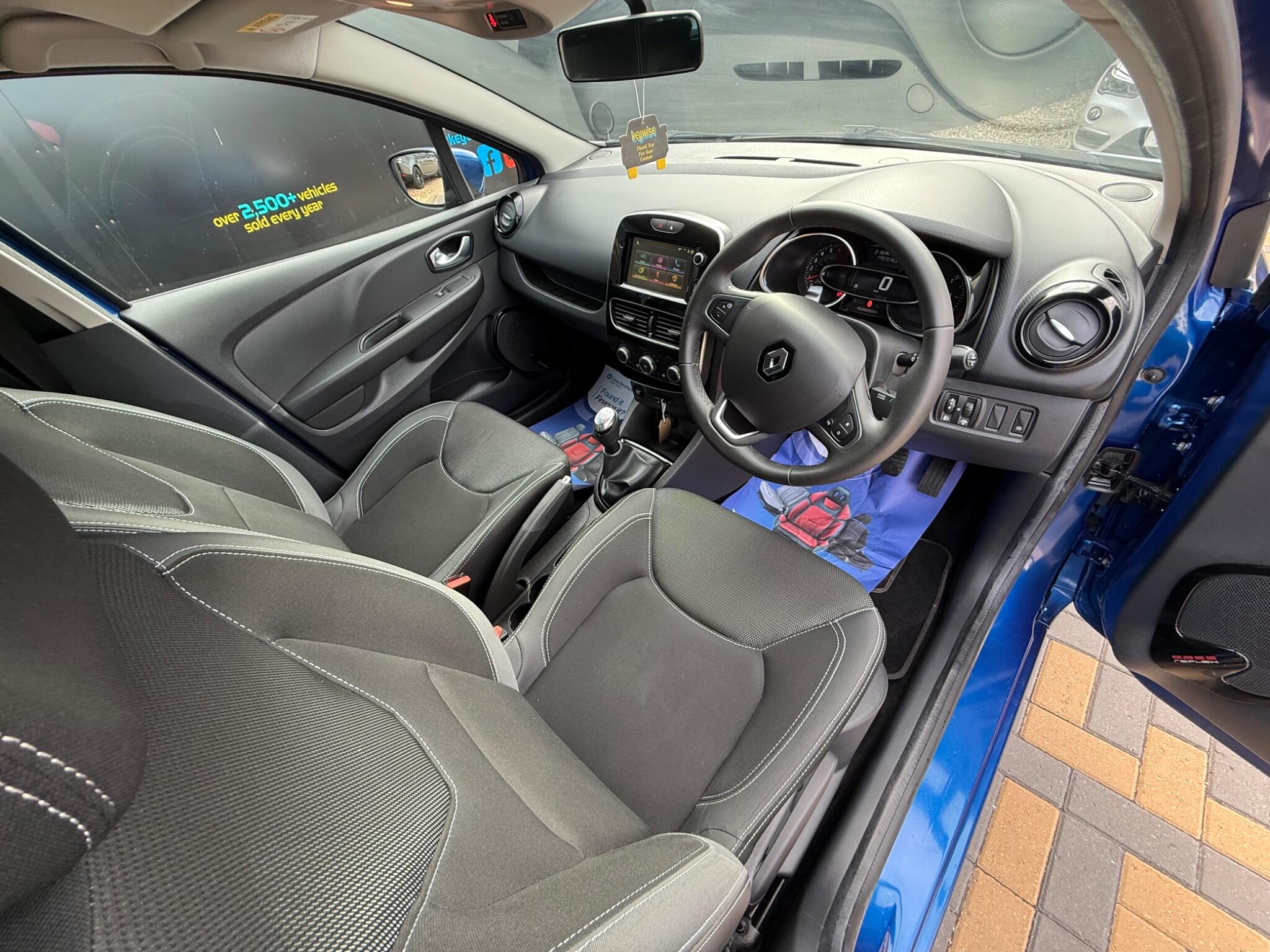 Renault Clio view 18