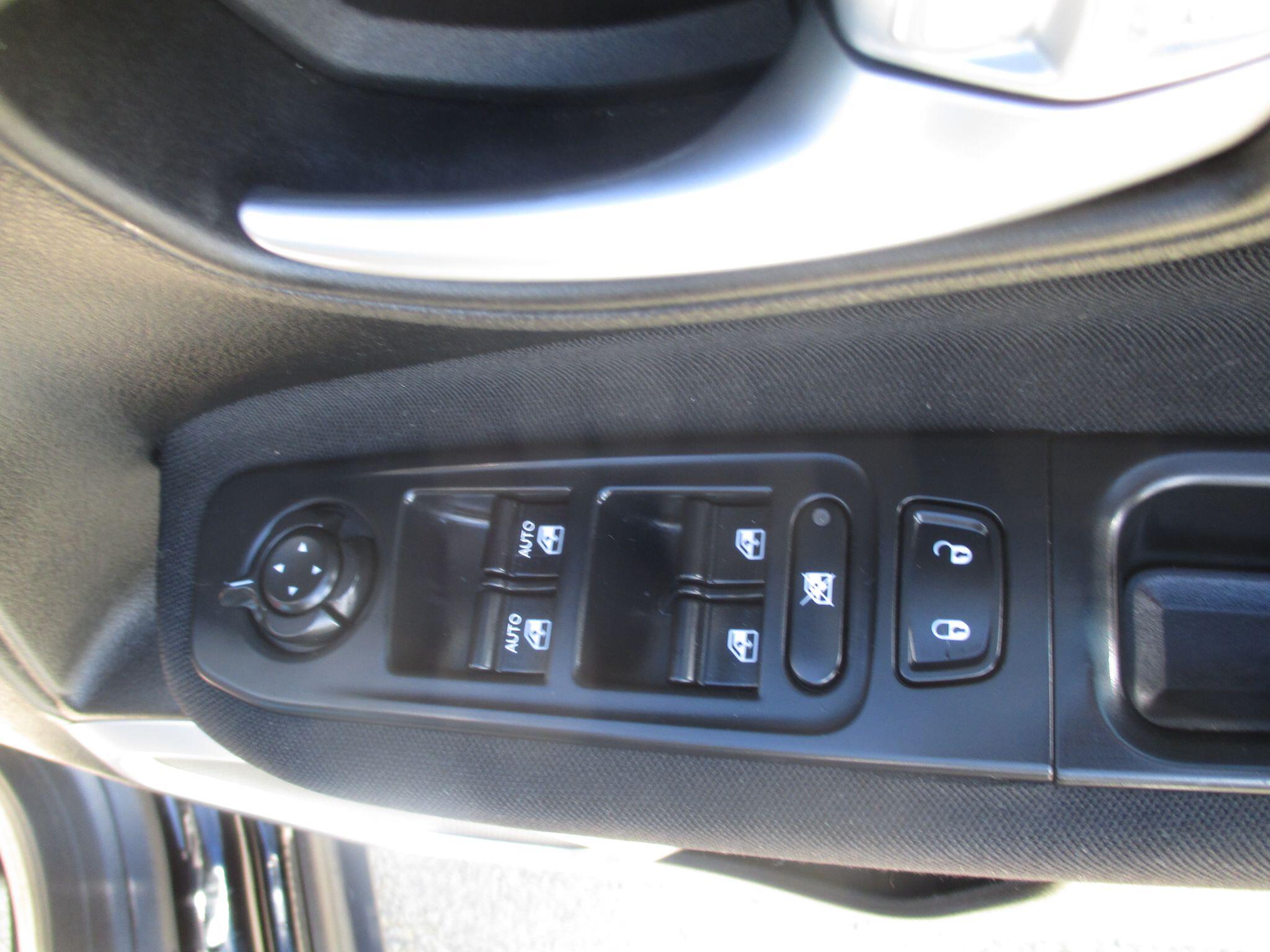 Jeep Renegade view 35