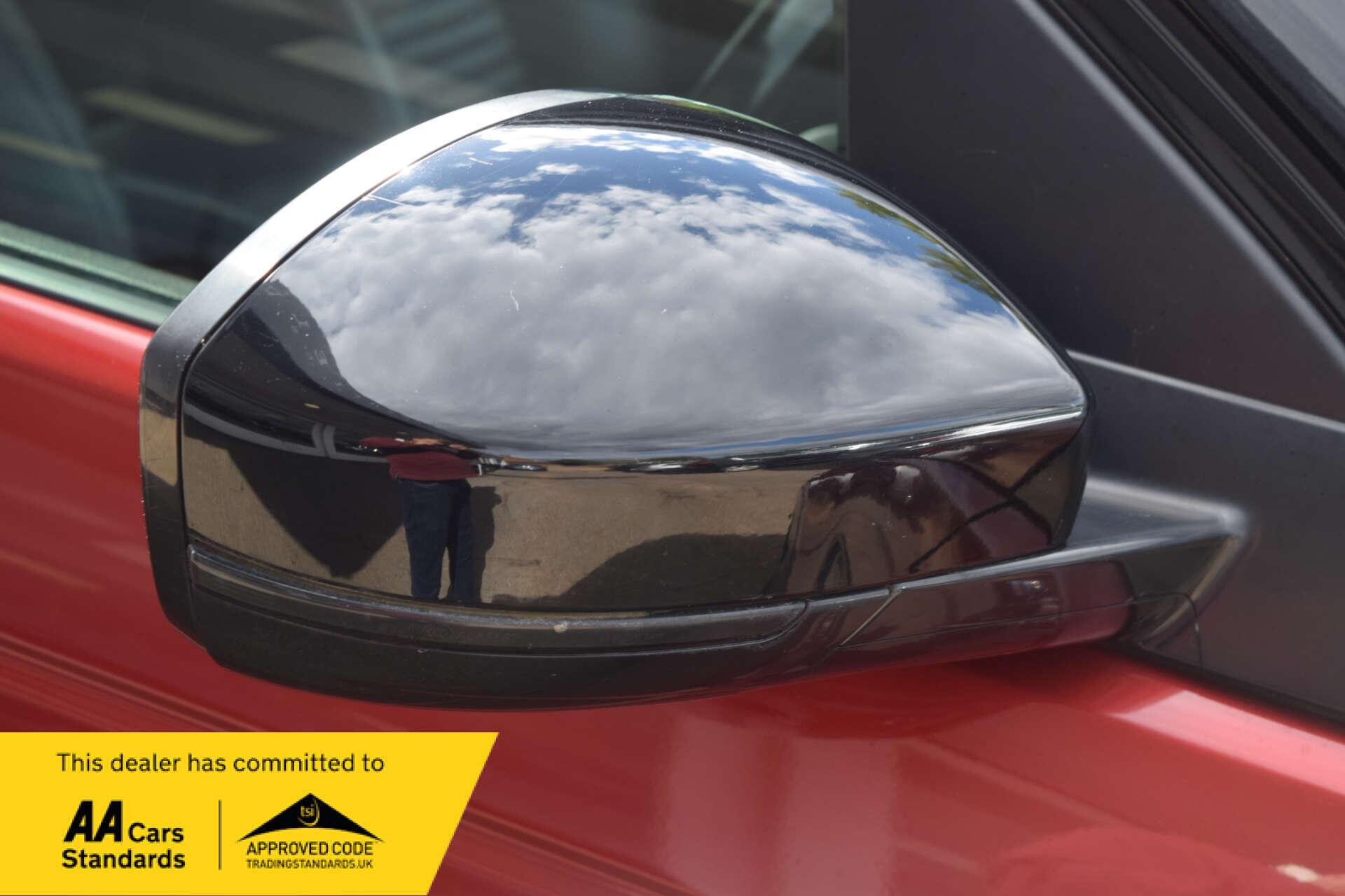 Land Rover Discovery Sport view 19
