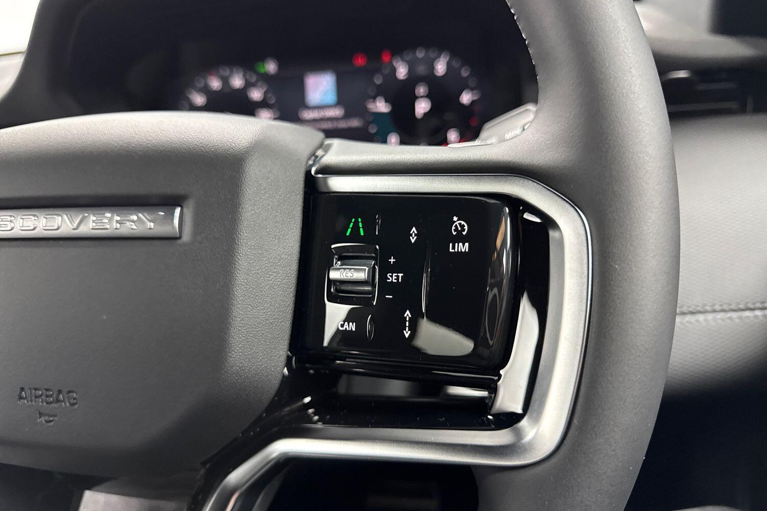 Land Rover Discovery Sport view 25