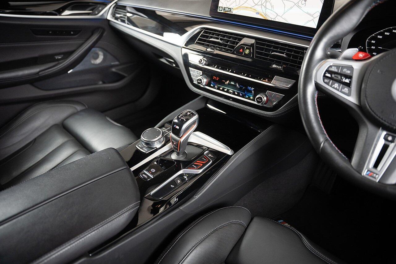 BMW M5 view 28