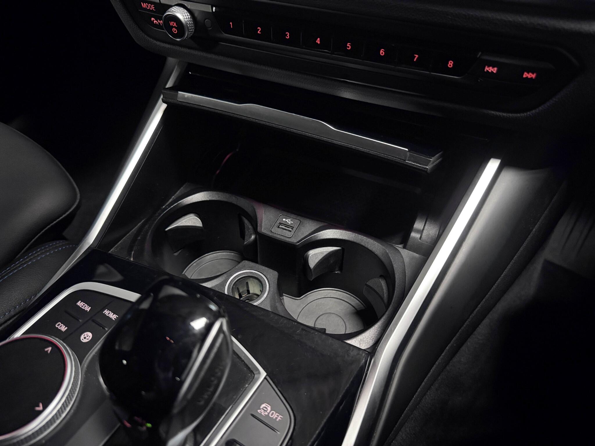 BMW 3 Series view 40