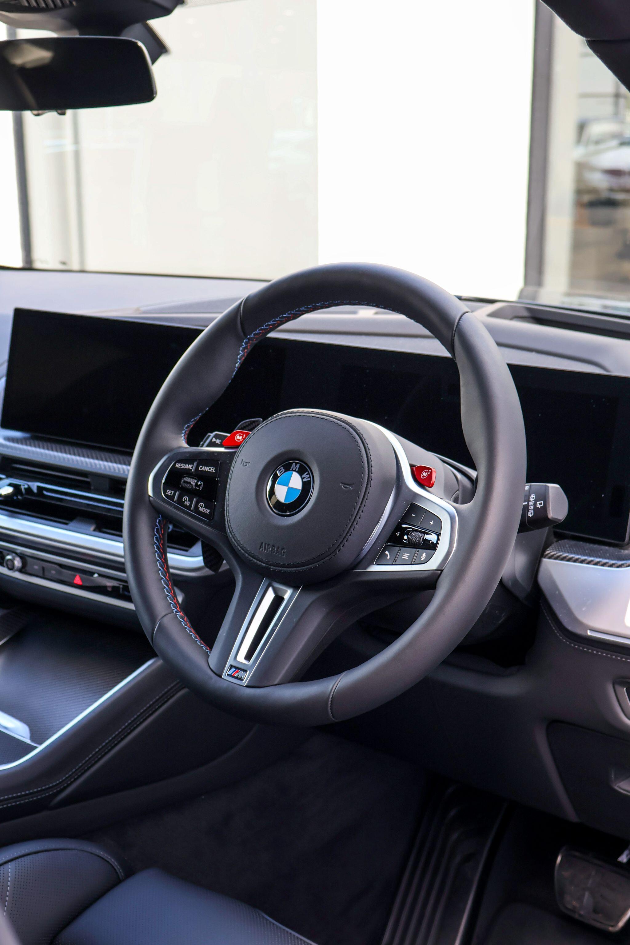 BMW XM view 24