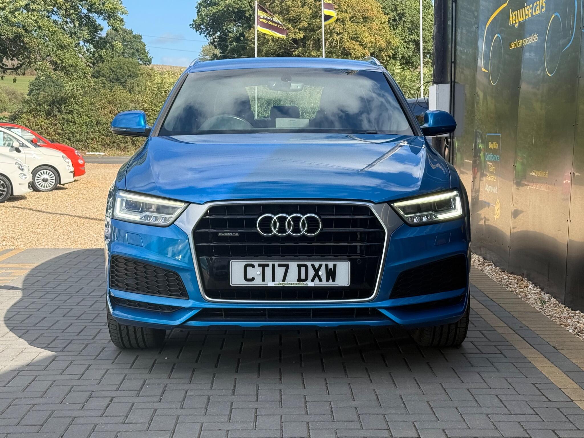 Audi Q3 view 8