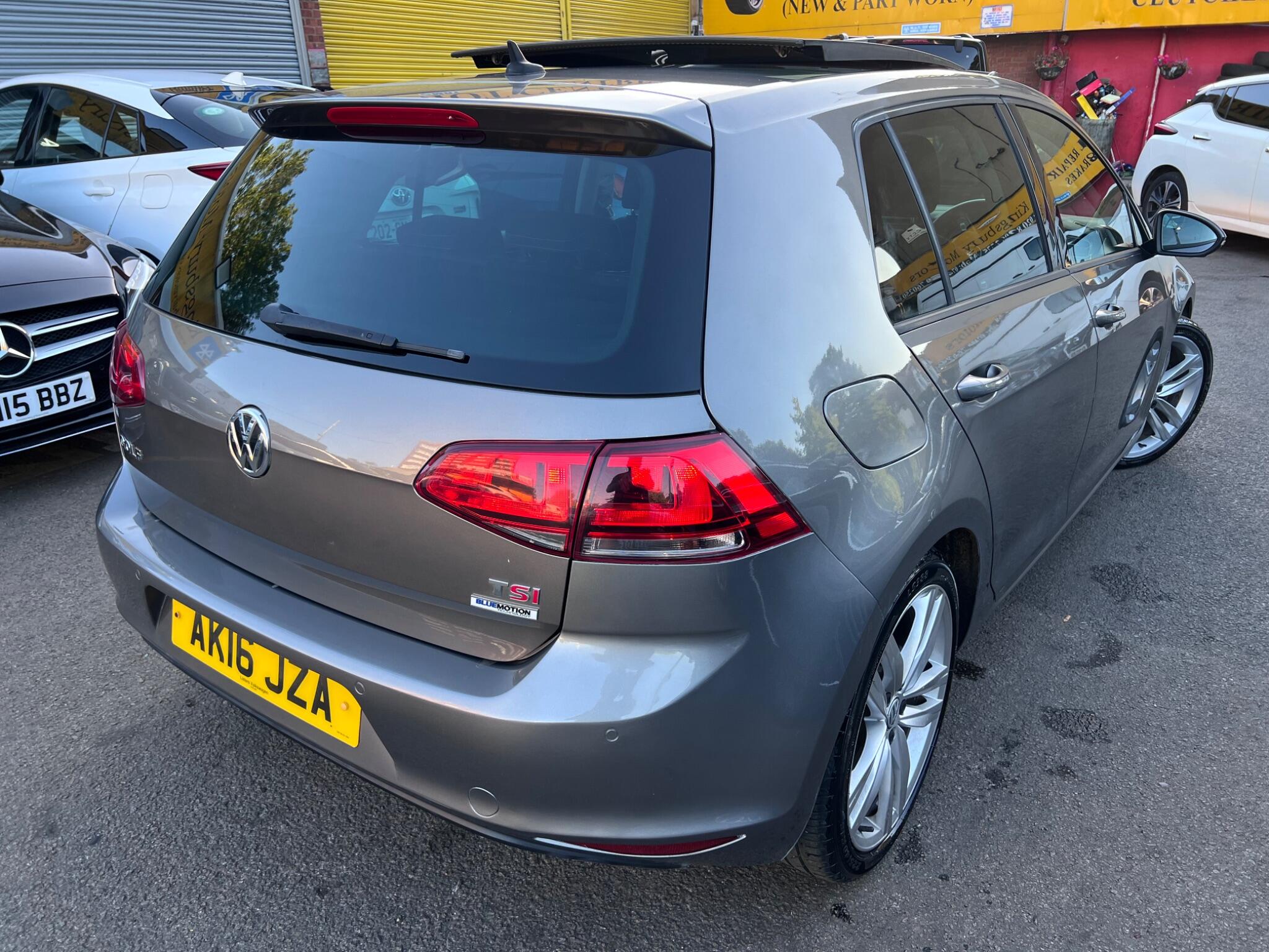 Volkswagen Golf view 10