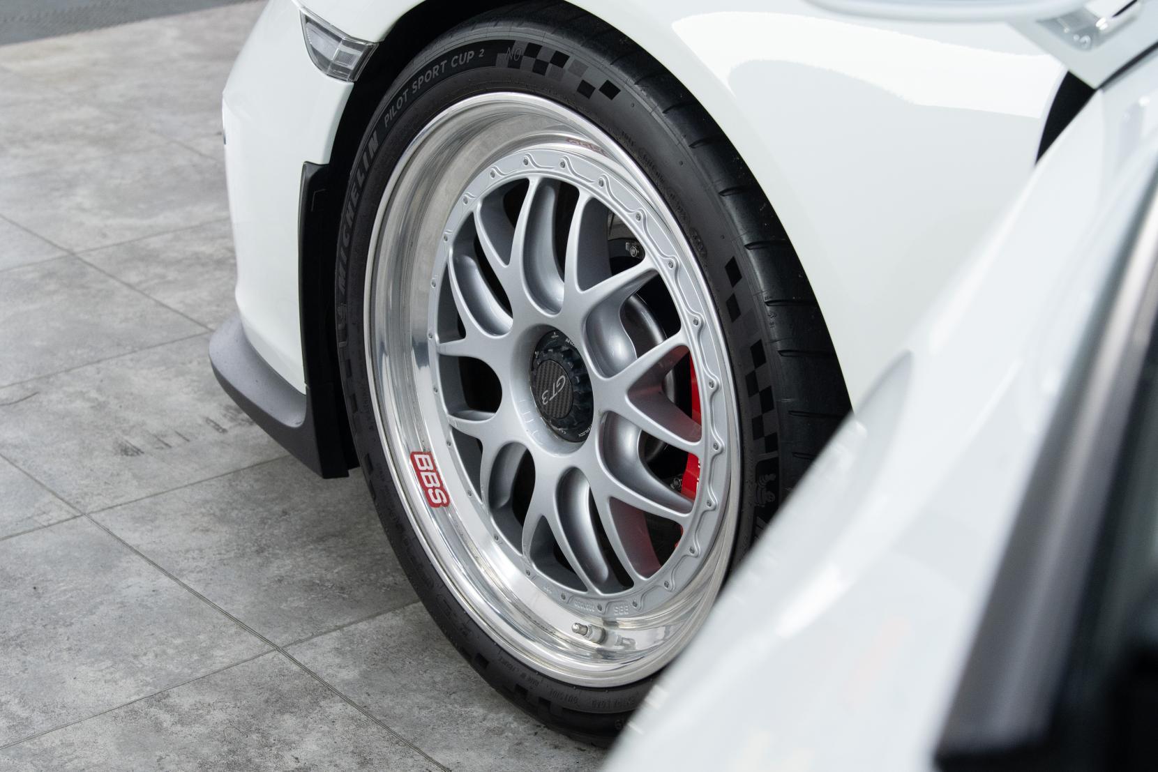 Porsche 911 view 26