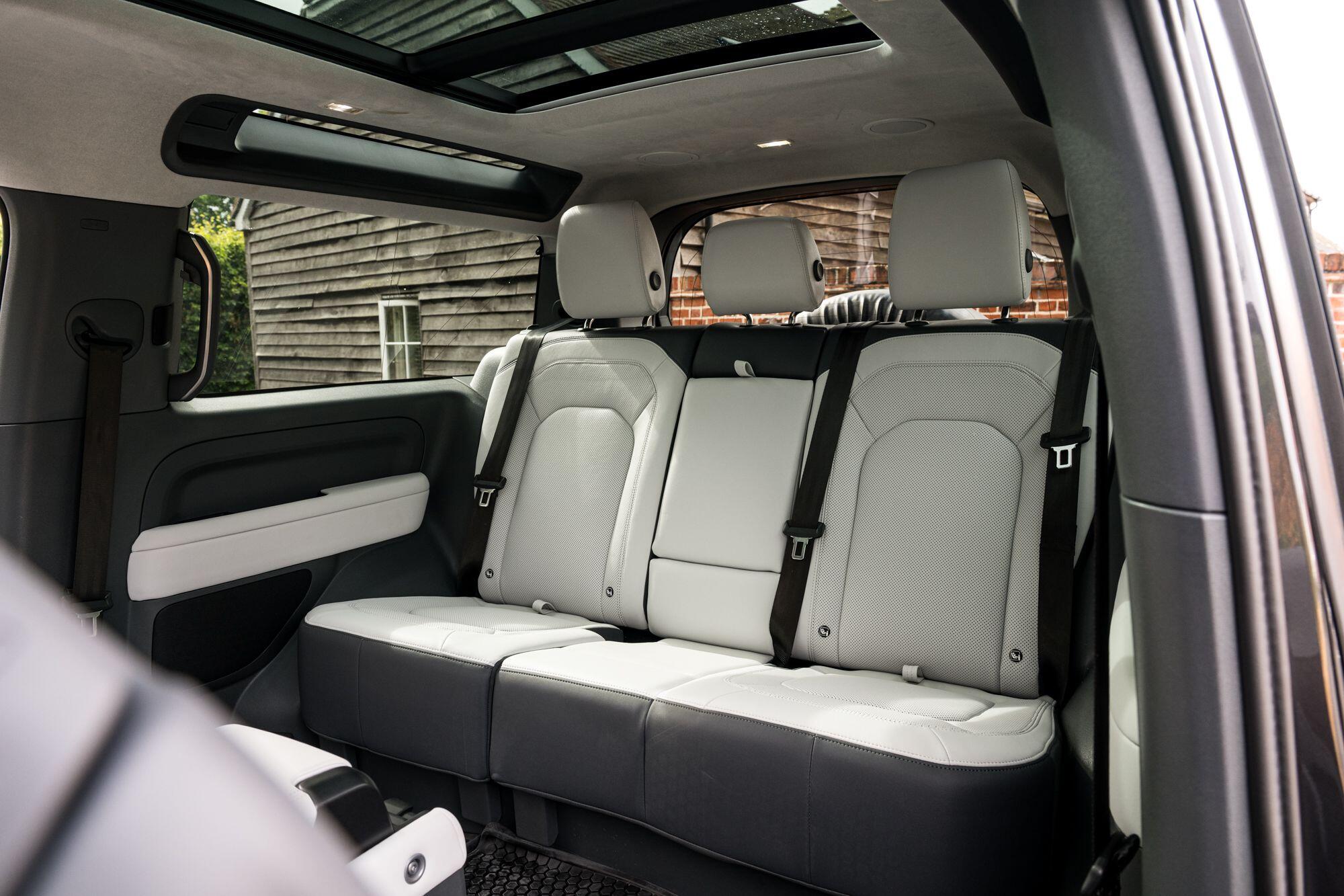 Land Rover Defender 90 view 36